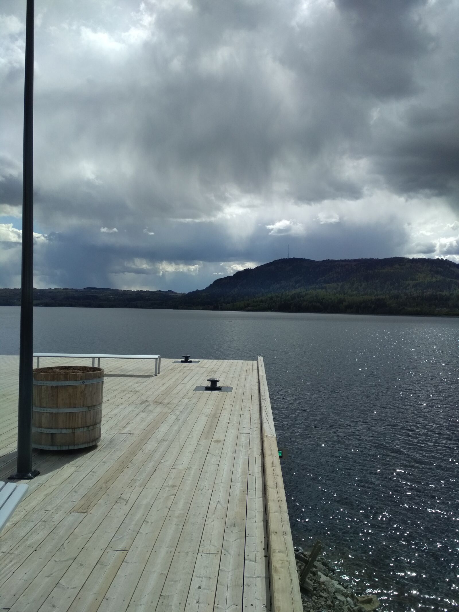 Xiaomi Redmi 4X sample photo. Molo, clouds, rain clouds photography