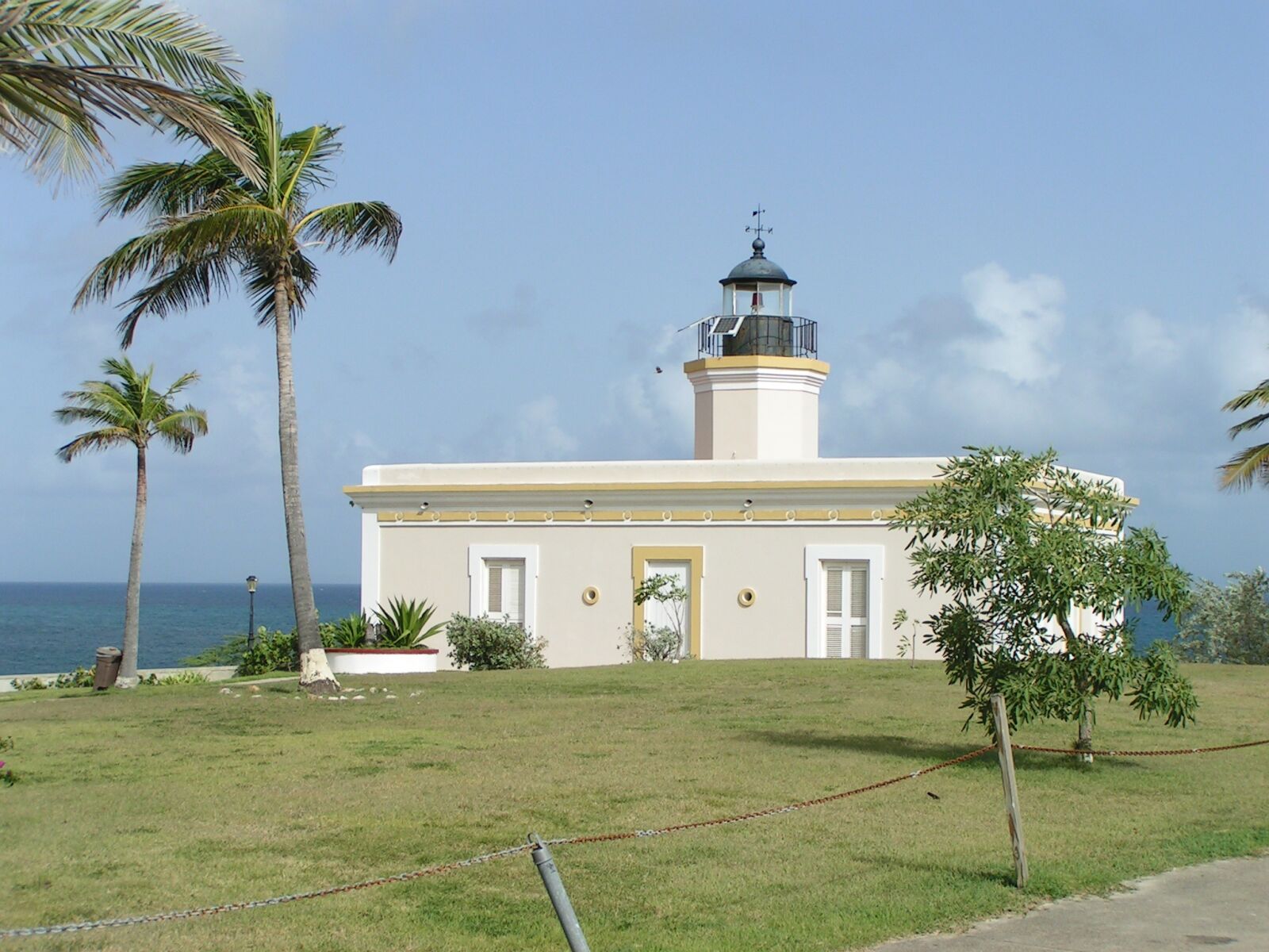 KONICA MINOLTA DiMAGE Z1 sample photo. Lighthouse, vieques, caribbean photography