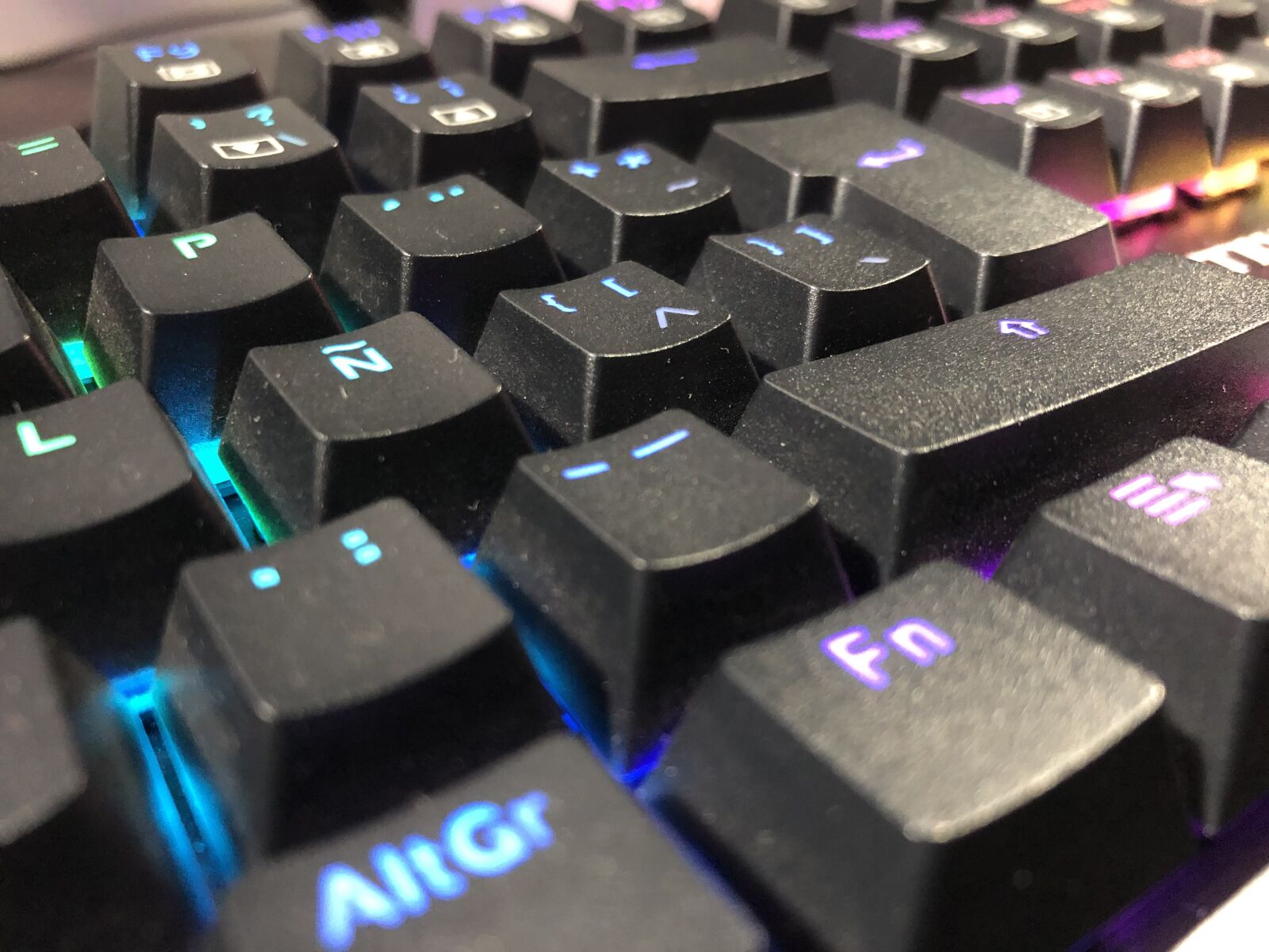 iPhone 8 back camera 3.99mm f/1.8 sample photo. Keyboard, keys, computer photography