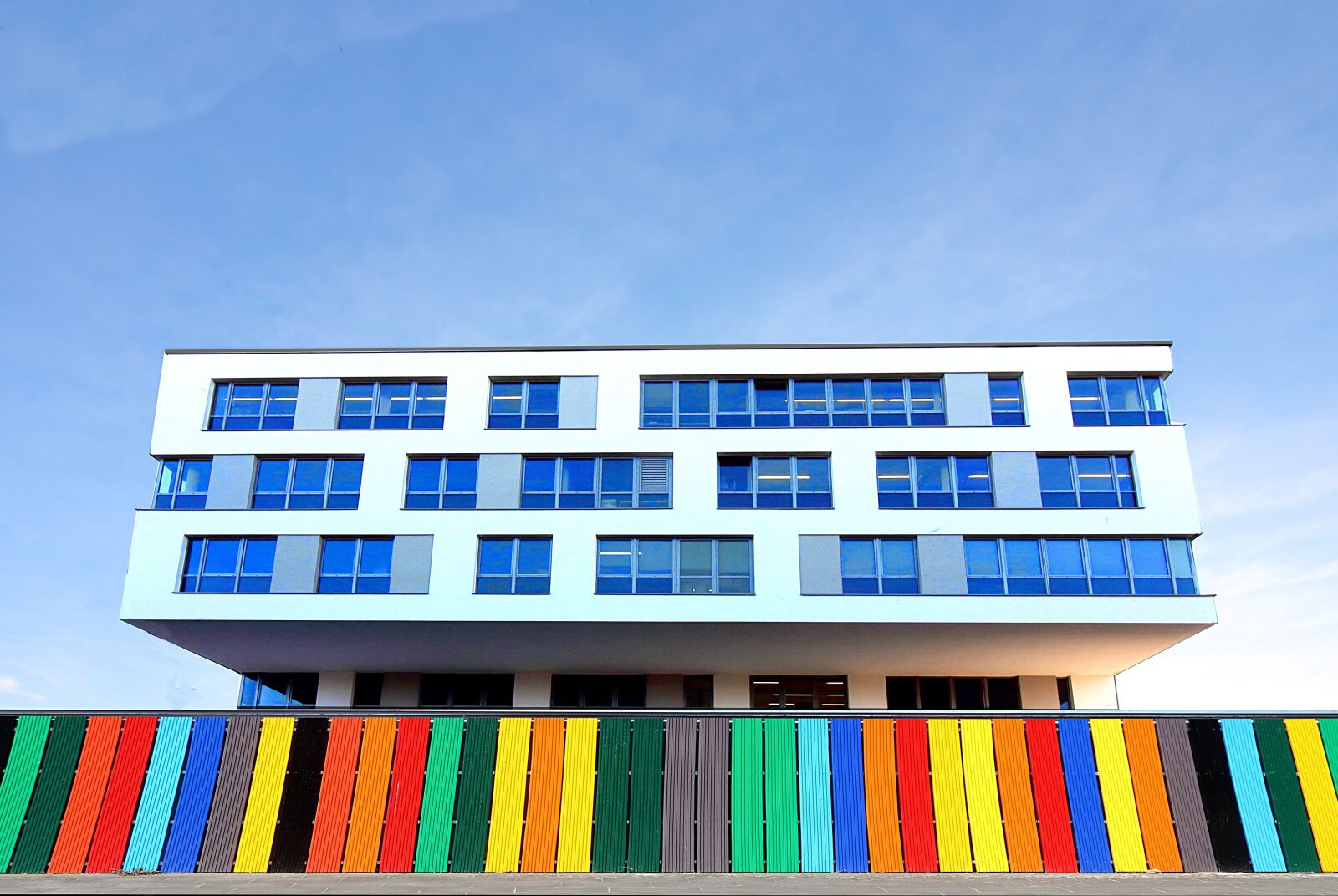 Canon EOS 700D (EOS Rebel T5i / EOS Kiss X7i) sample photo. Building, office building, architecture photography