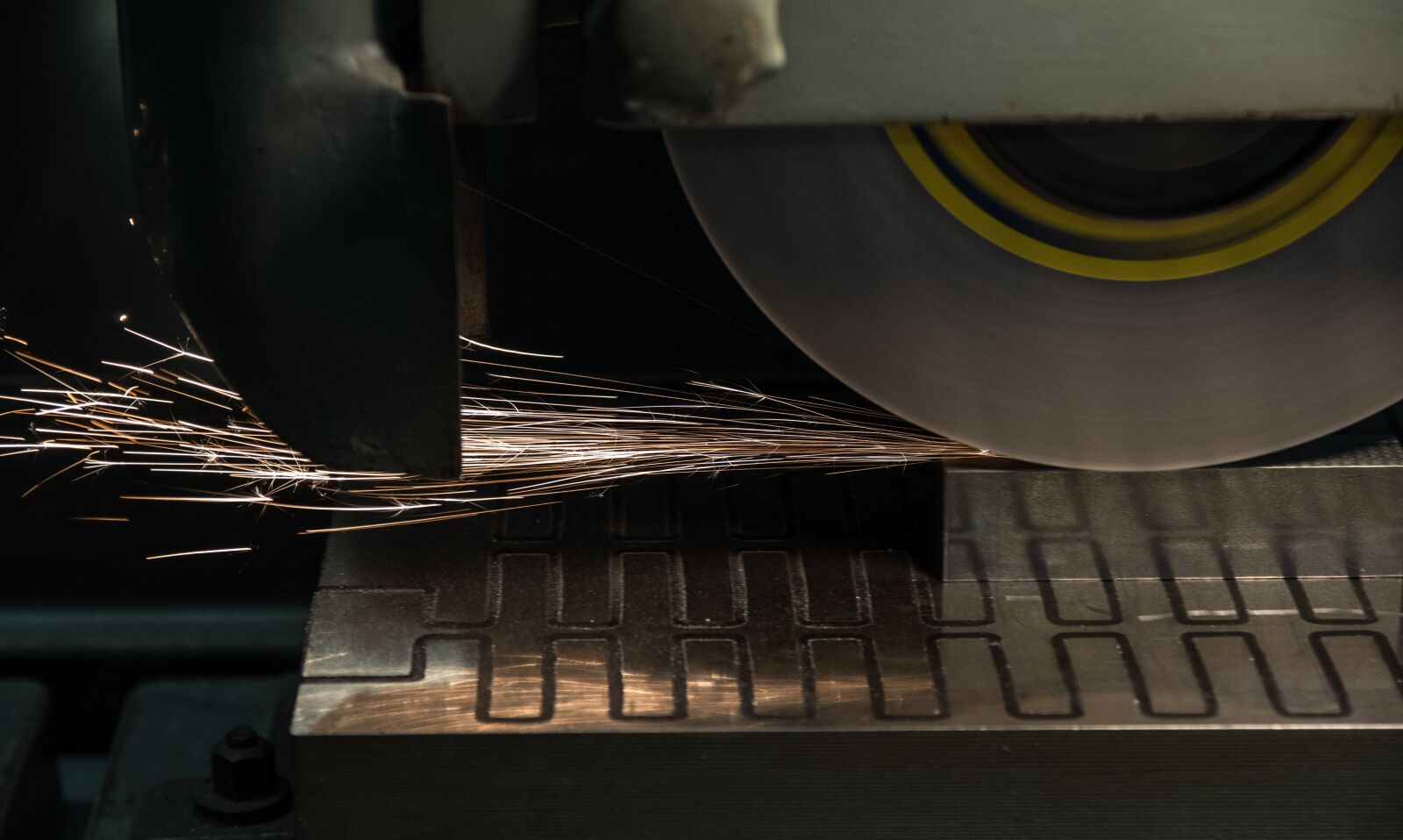 Pentax K-3 sample photo. Grinding machine, flying sparks photography