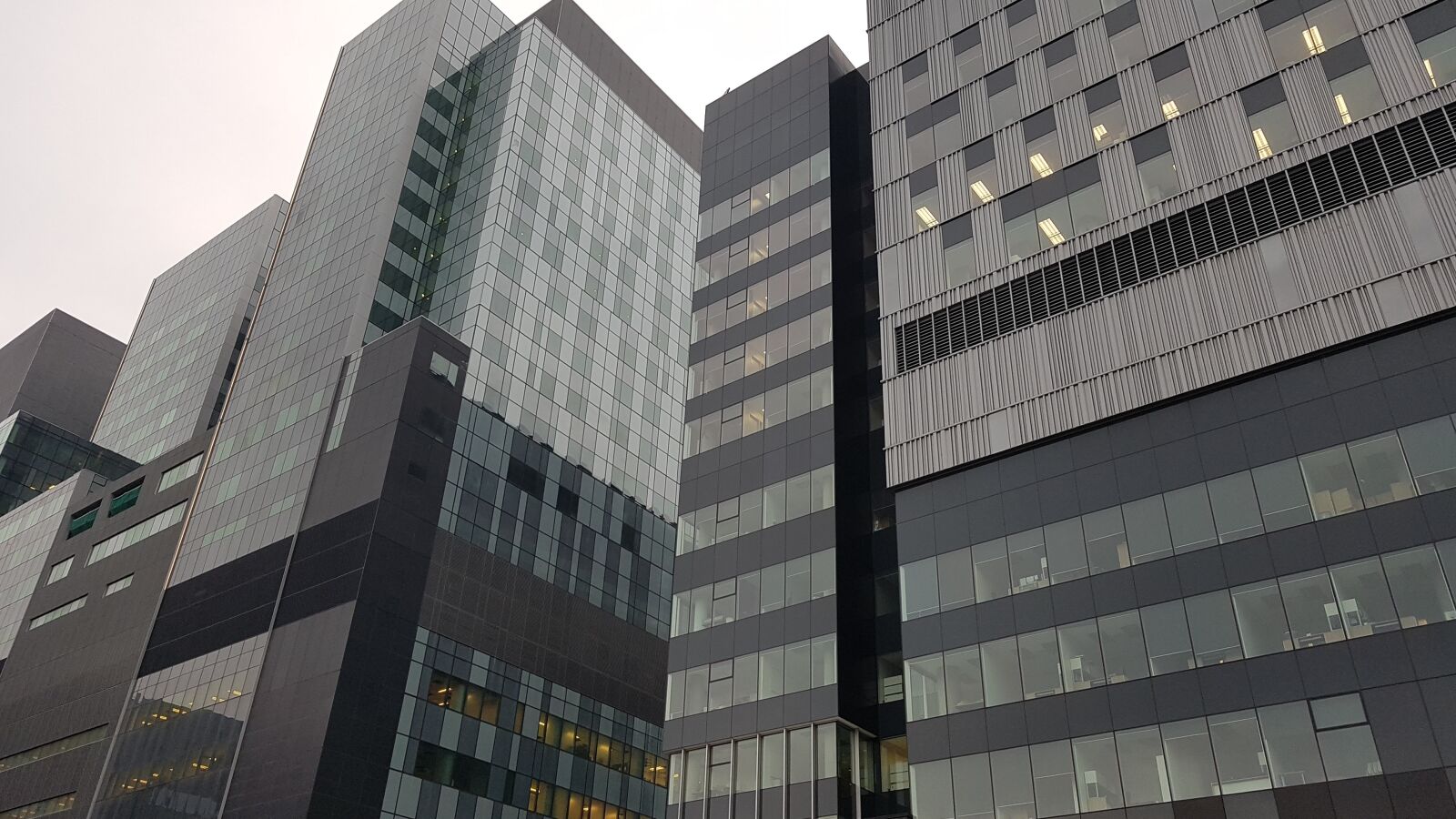 Samsung Galaxy S7 Edge sample photo. Montreal, building, city photography