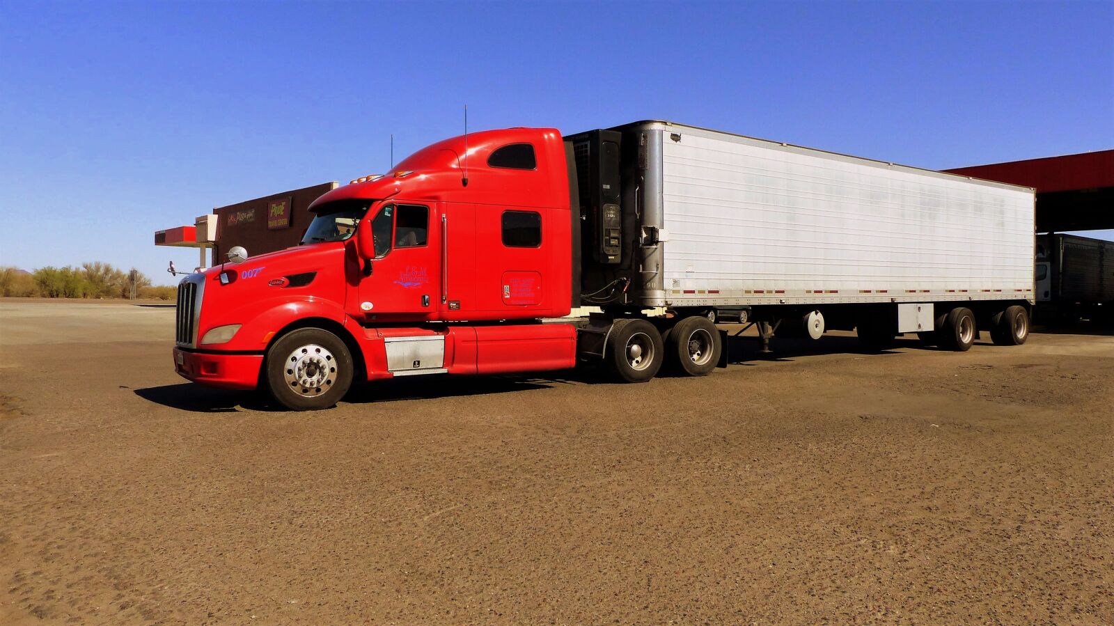Panasonic Lumix DMC-FZ200 sample photo. Truck, american, transport photography