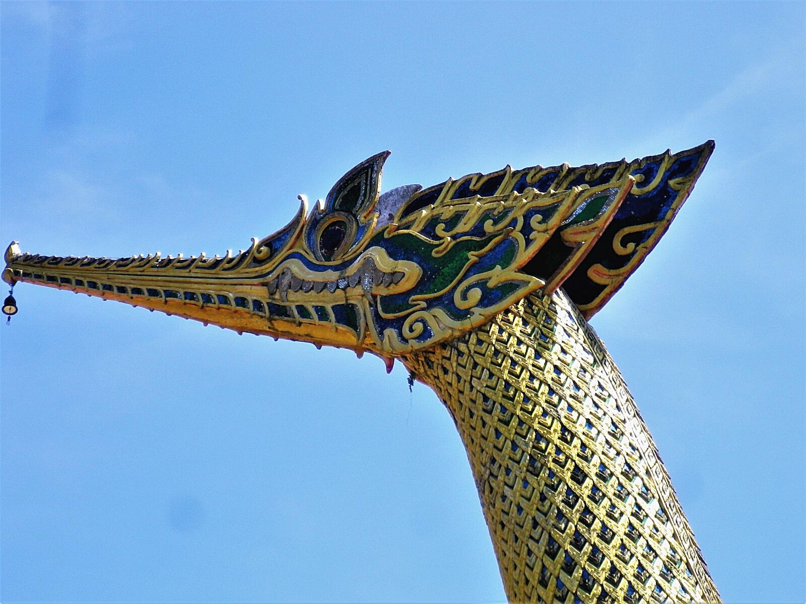 Pentax Optio H90 sample photo. Dragon's head, temple, thailand photography