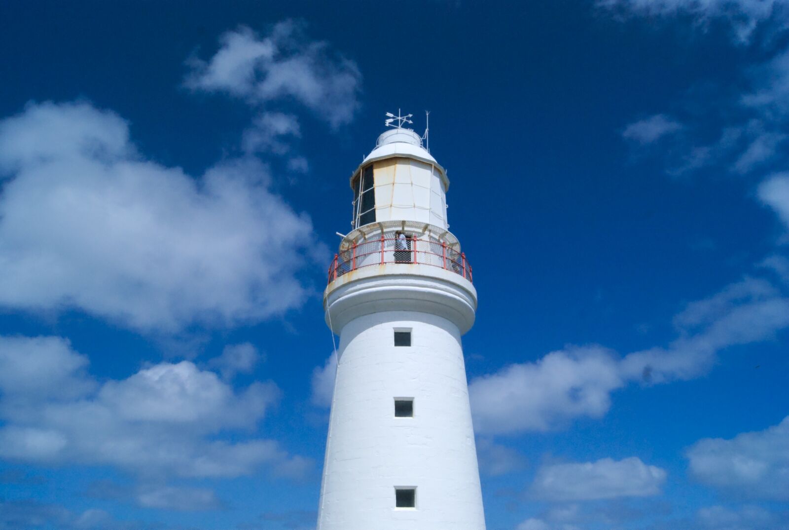 Sony Alpha DSLR-A230 sample photo. Lighthouse, coast, ocean photography