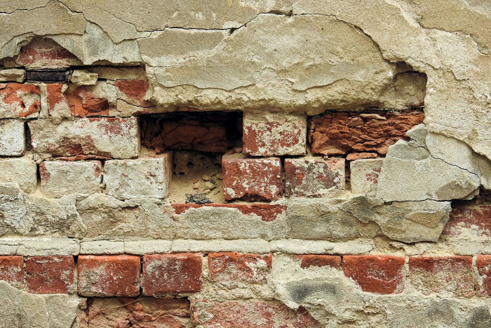 Nikon Coolpix P900 sample photo. Wall, old, break up photography