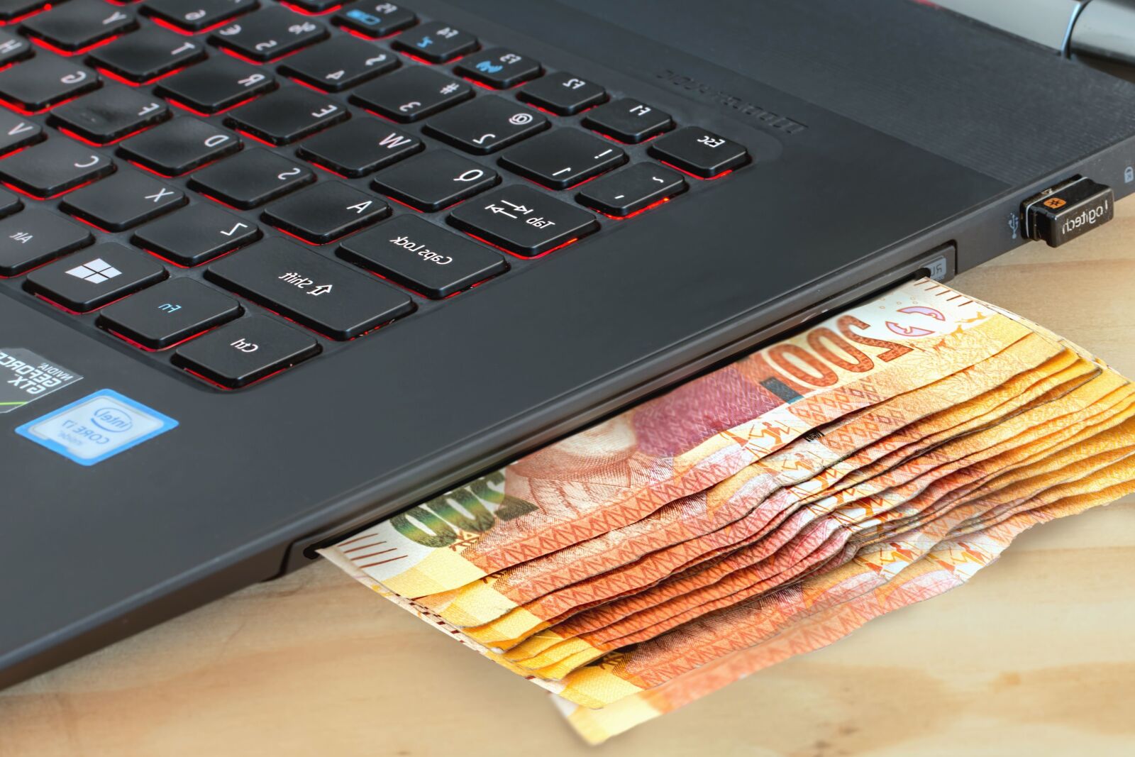 Canon EOS 70D sample photo. Laptop computer, money, technology photography