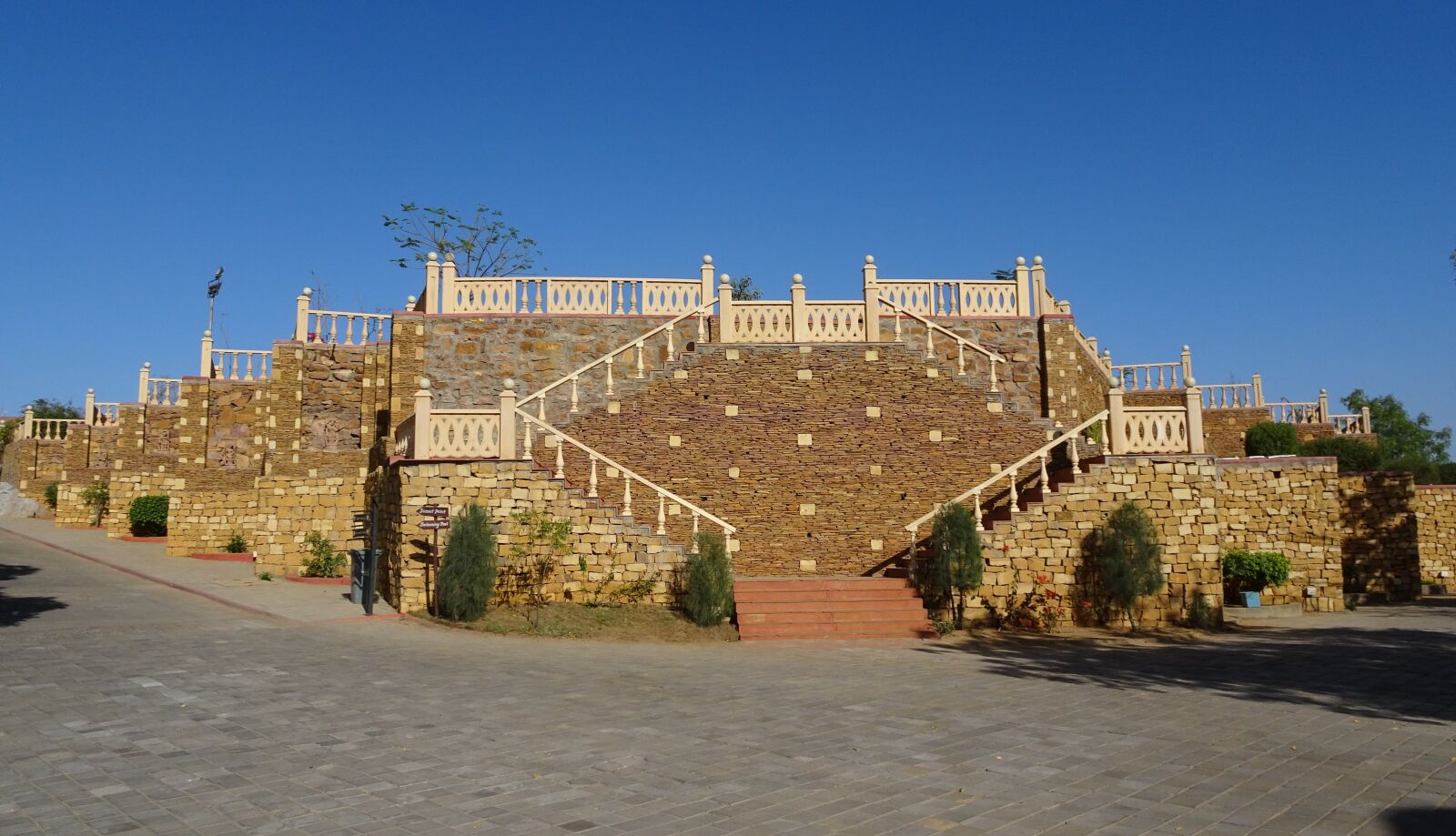 Sony Cyber-shot DSC-HX90V sample photo. Pavilion, raised, terrace photography