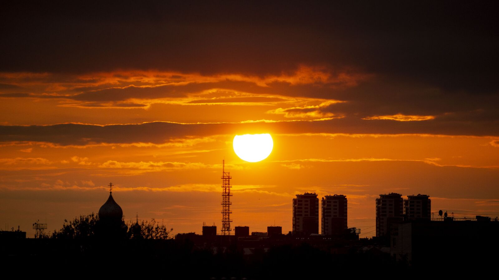 Sony E 55-210mm F4.5-6.3 OSS sample photo. Riga, latvia, shade photography