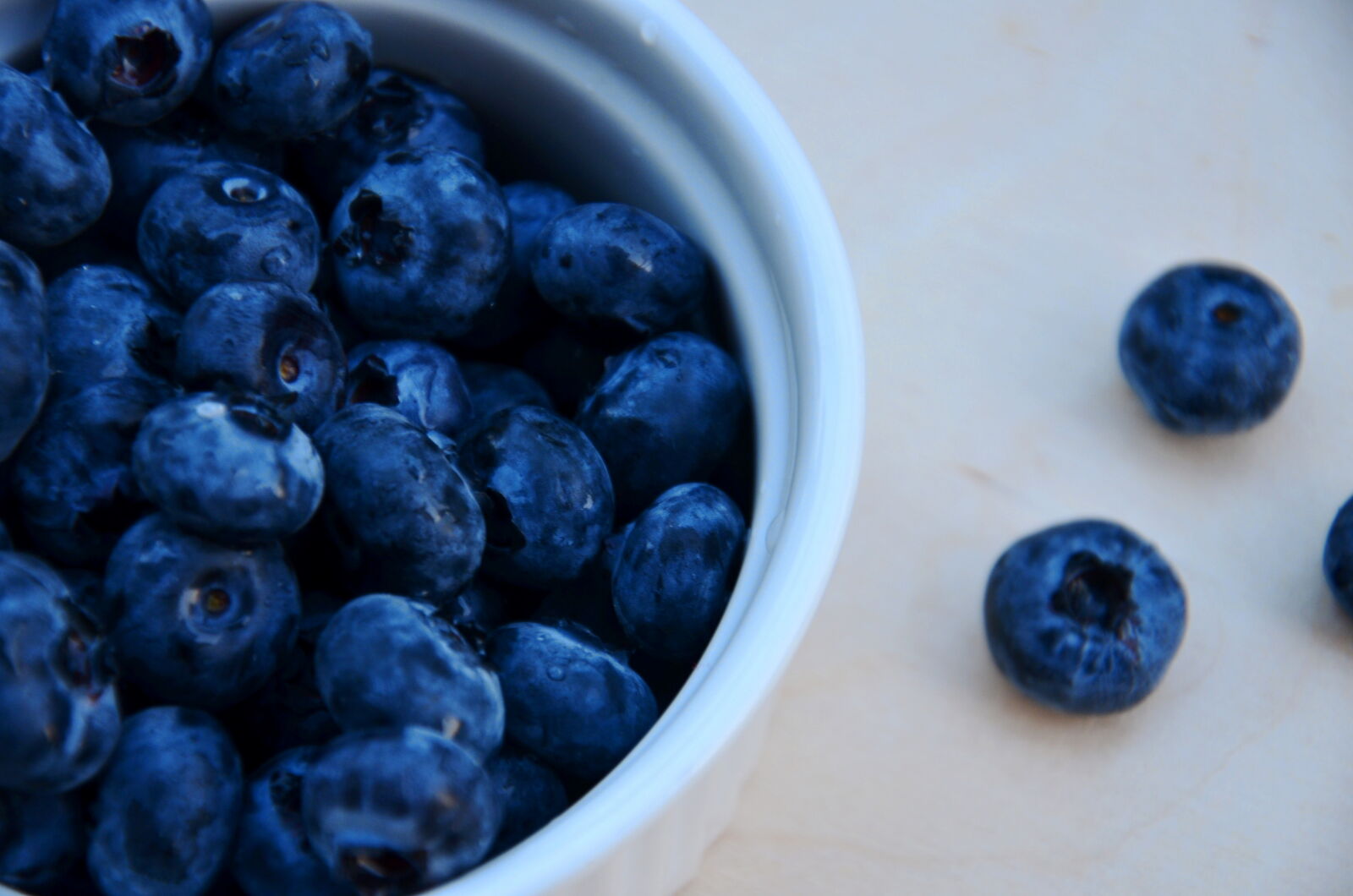 Nikon D5100 sample photo. Blueberries, fruits photography