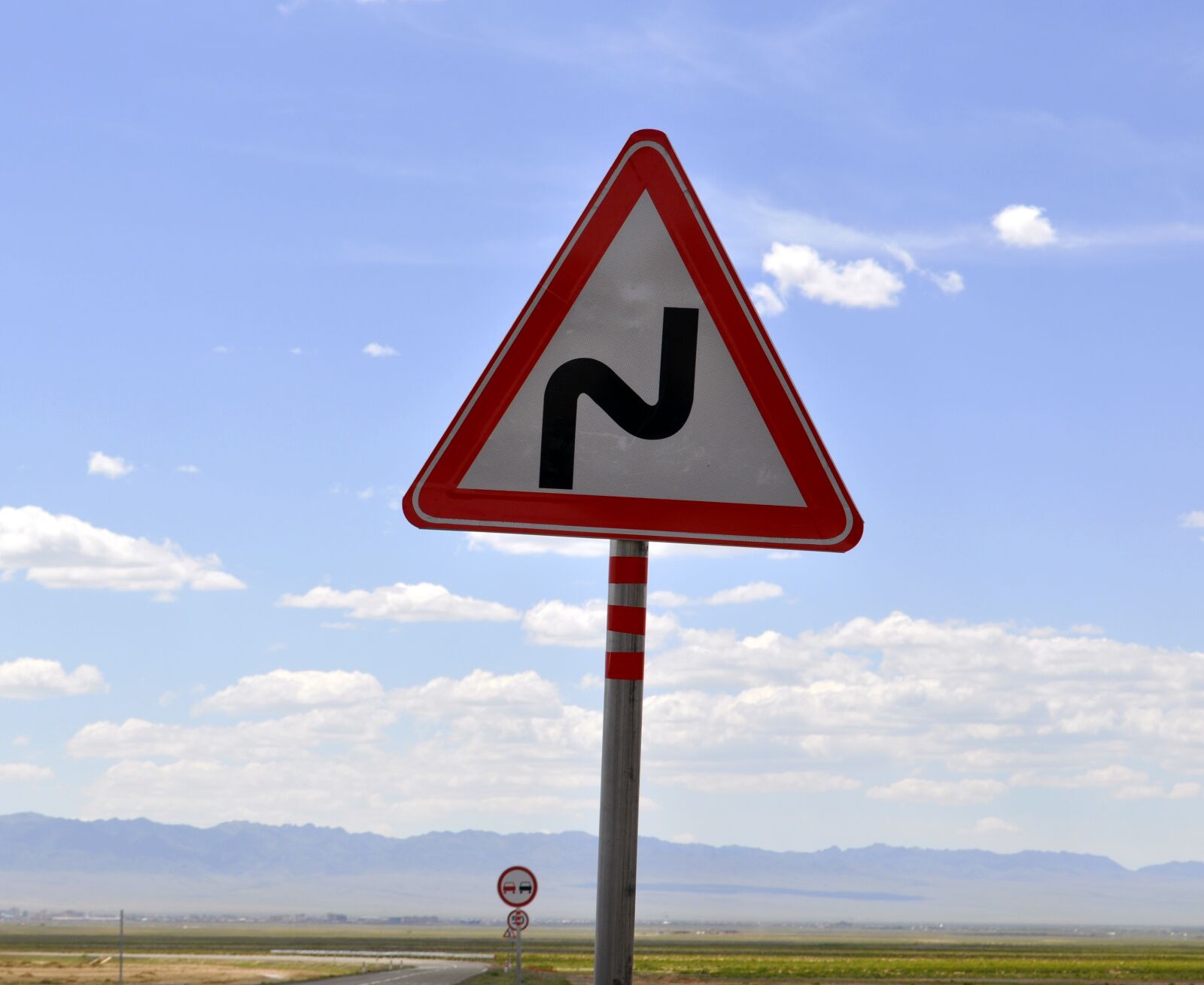 Nikon D90 sample photo. Road sign, sign, road photography