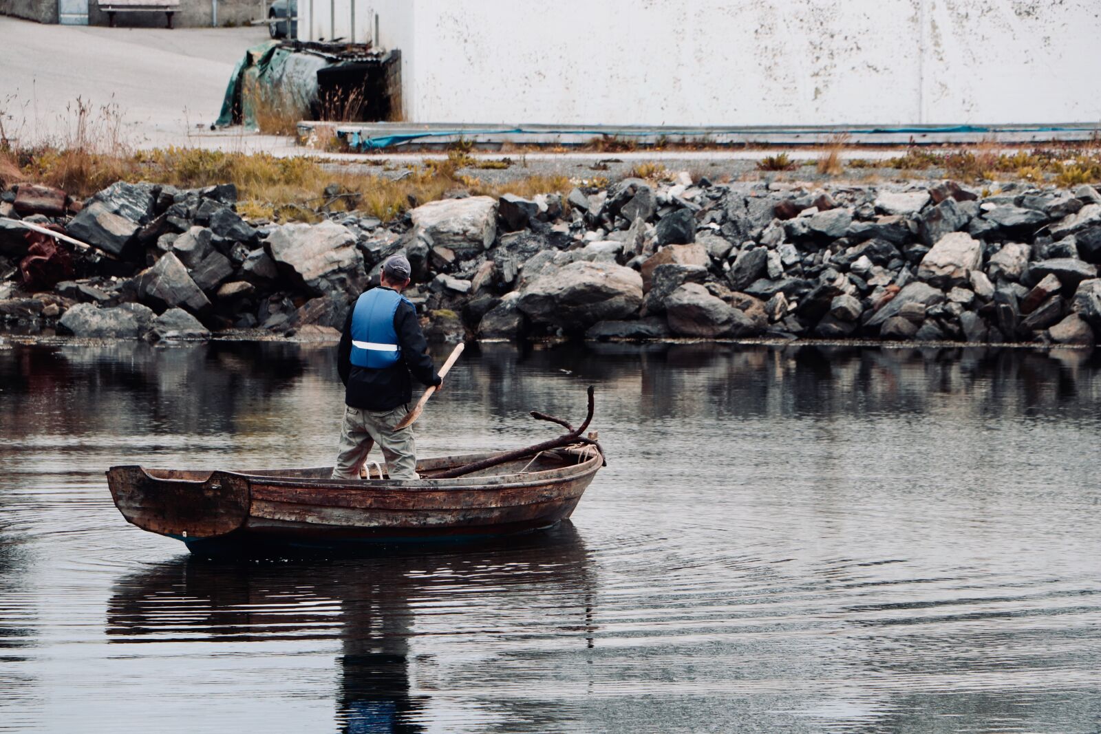 Canon EOS 800D (EOS Rebel T7i / EOS Kiss X9i) sample photo. Boat, fisherman, fishermen photography