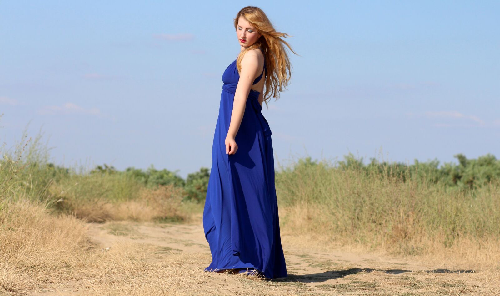 Canon EOS 700D (EOS Rebel T5i / EOS Kiss X7i) + Canon EF 85mm F1.8 USM sample photo. Girl, dress, blonde photography