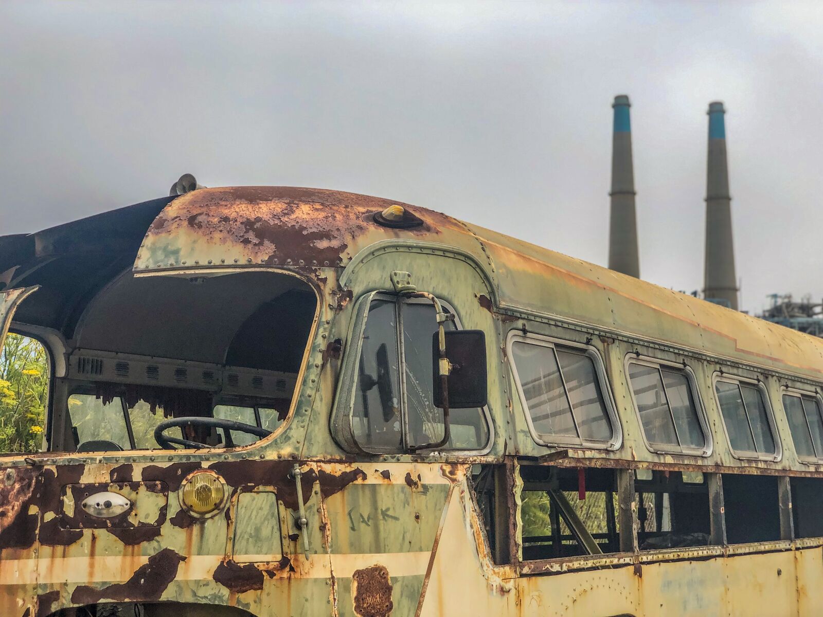 Apple iPhone X sample photo. Moss landing, abandoned bus photography