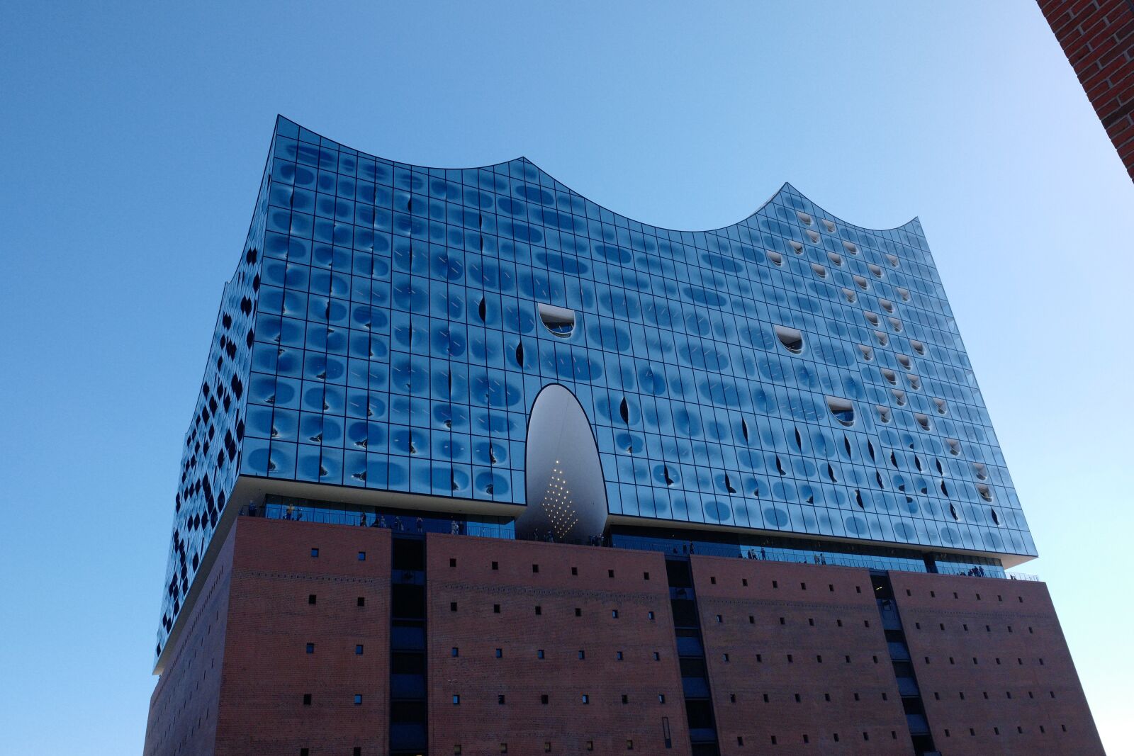 Vario-Elmar TL 1:3.5-5.6 / 18-56 ASPH. sample photo. Elbe philharmonic hall, hamburg photography