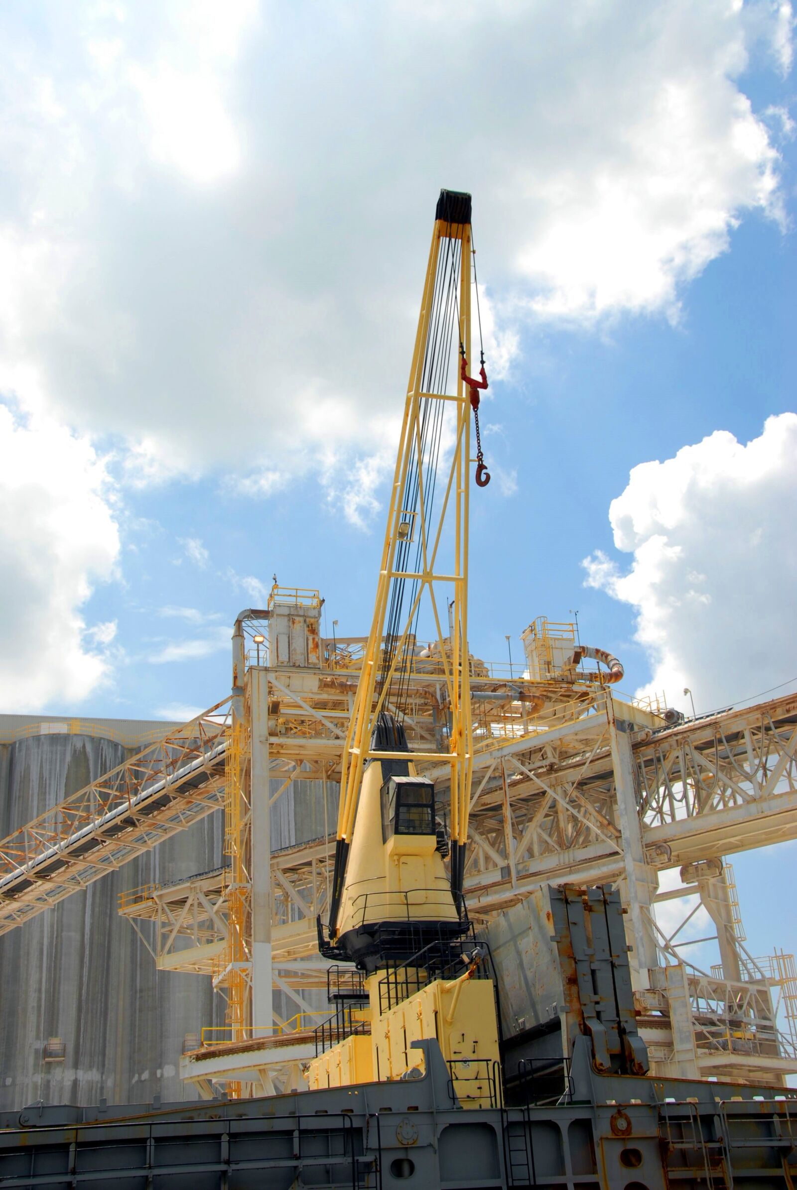 Nikon D200 sample photo. Ship yard, crane, savannah photography