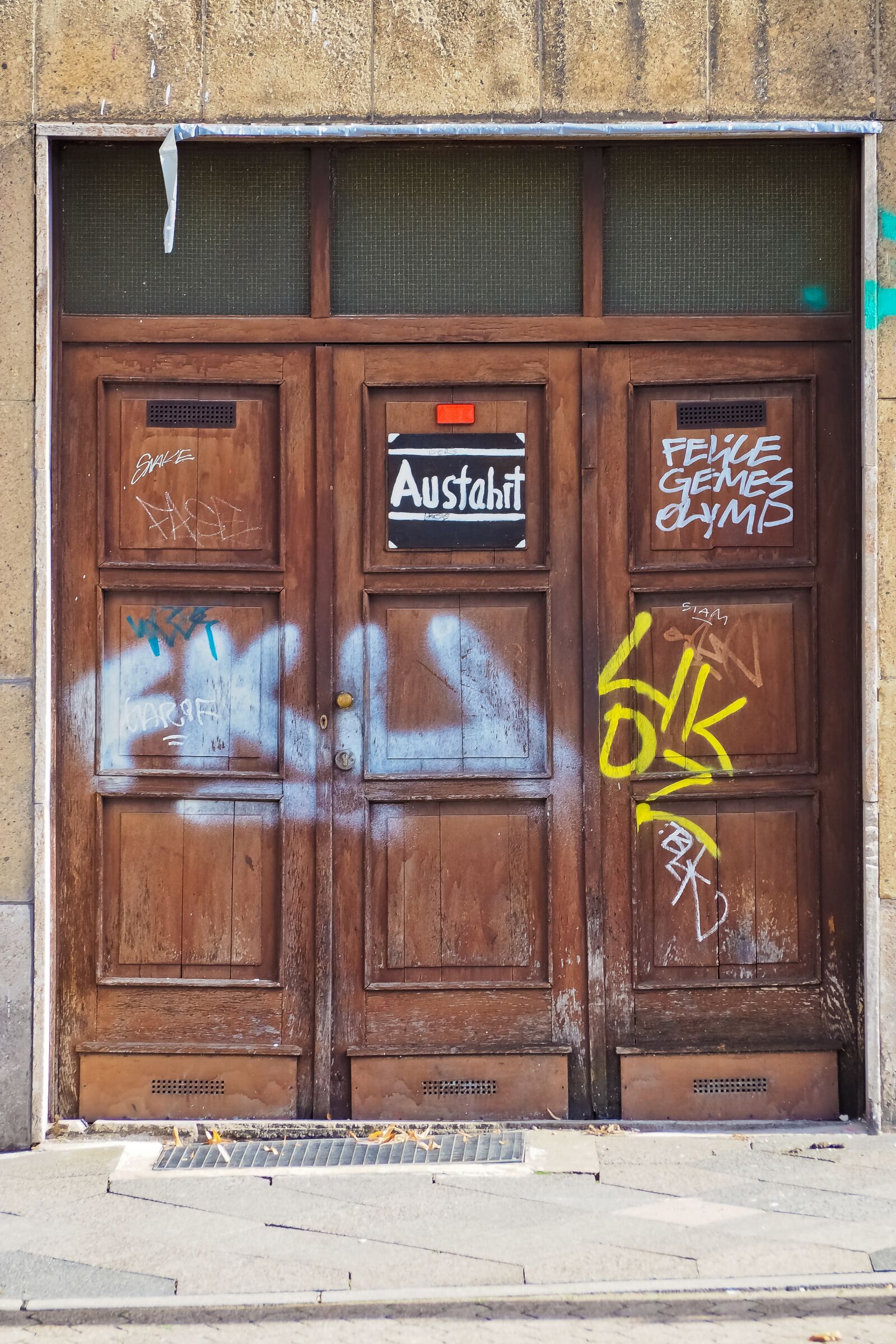 Olympus OM-D E-M10 sample photo. Goal, gateway, input photography
