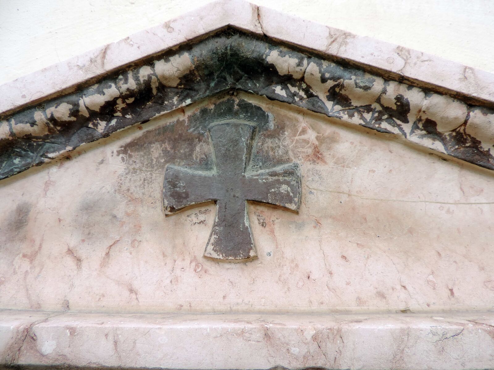 Nikon Coolpix P520 sample photo. Cross, gravestone, orthodox, architecture photography