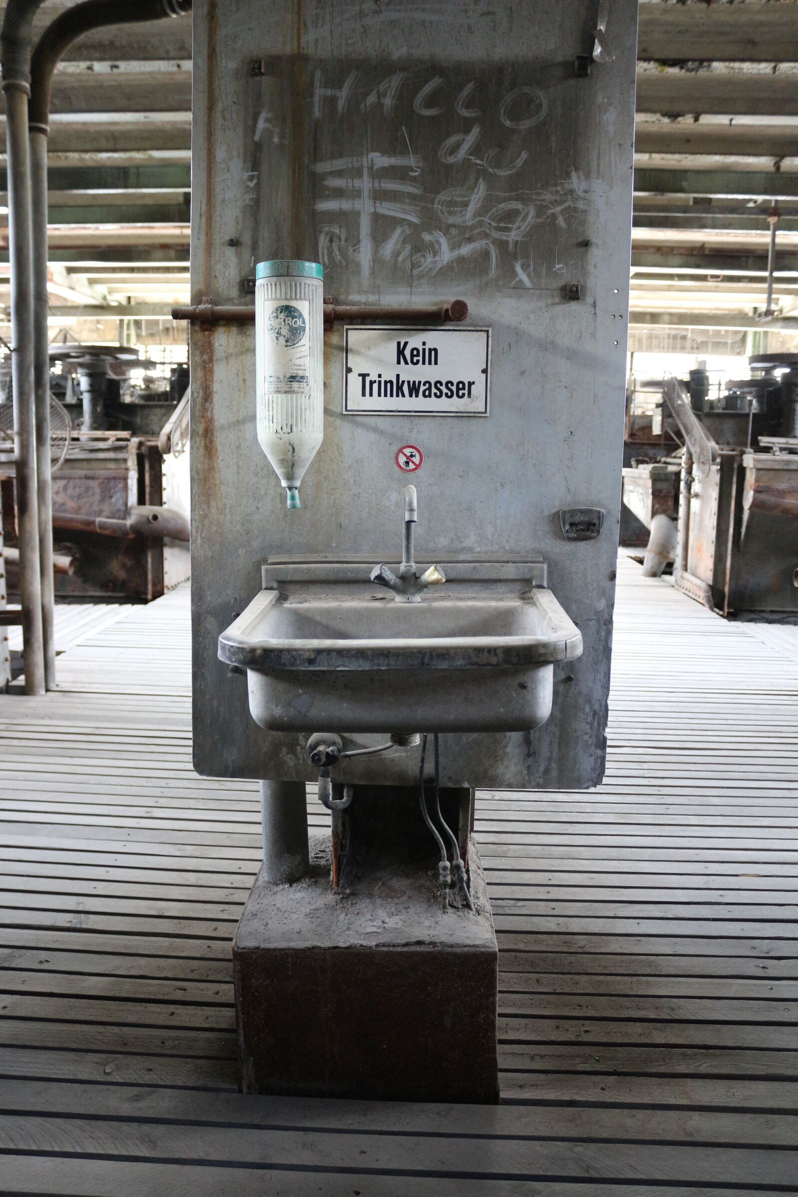 Canon EOS 650D (EOS Rebel T4i / EOS Kiss X6i) sample photo. Industry, water, drinking water photography