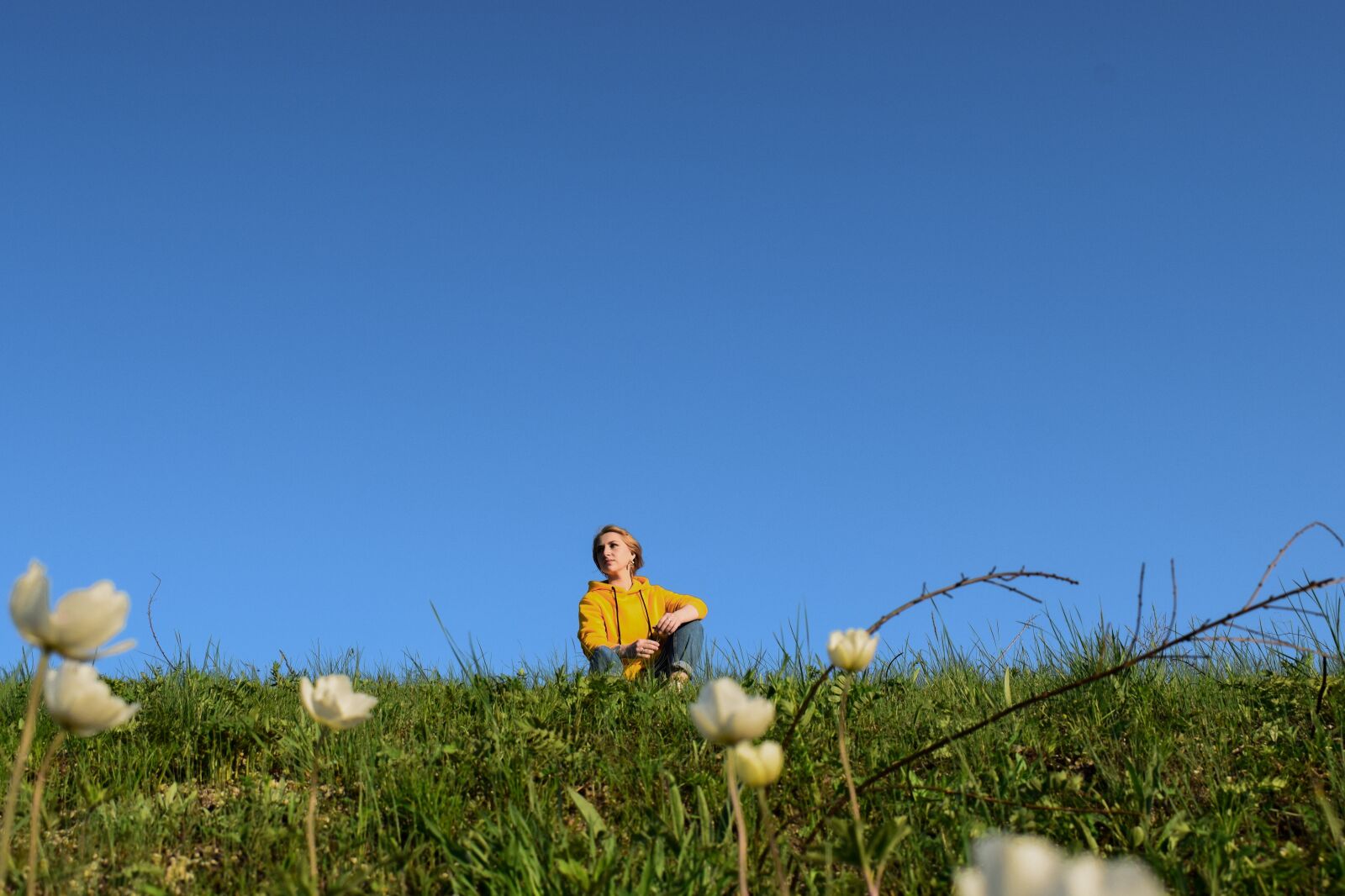 Nikon D3300 sample photo. Girl, mountain, field photography