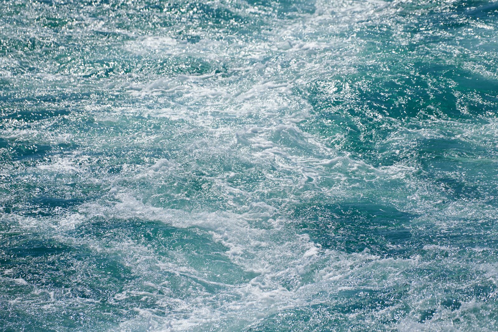 Sony FE 70-200mm F4 G OSS sample photo. Wave, marine, blue photography