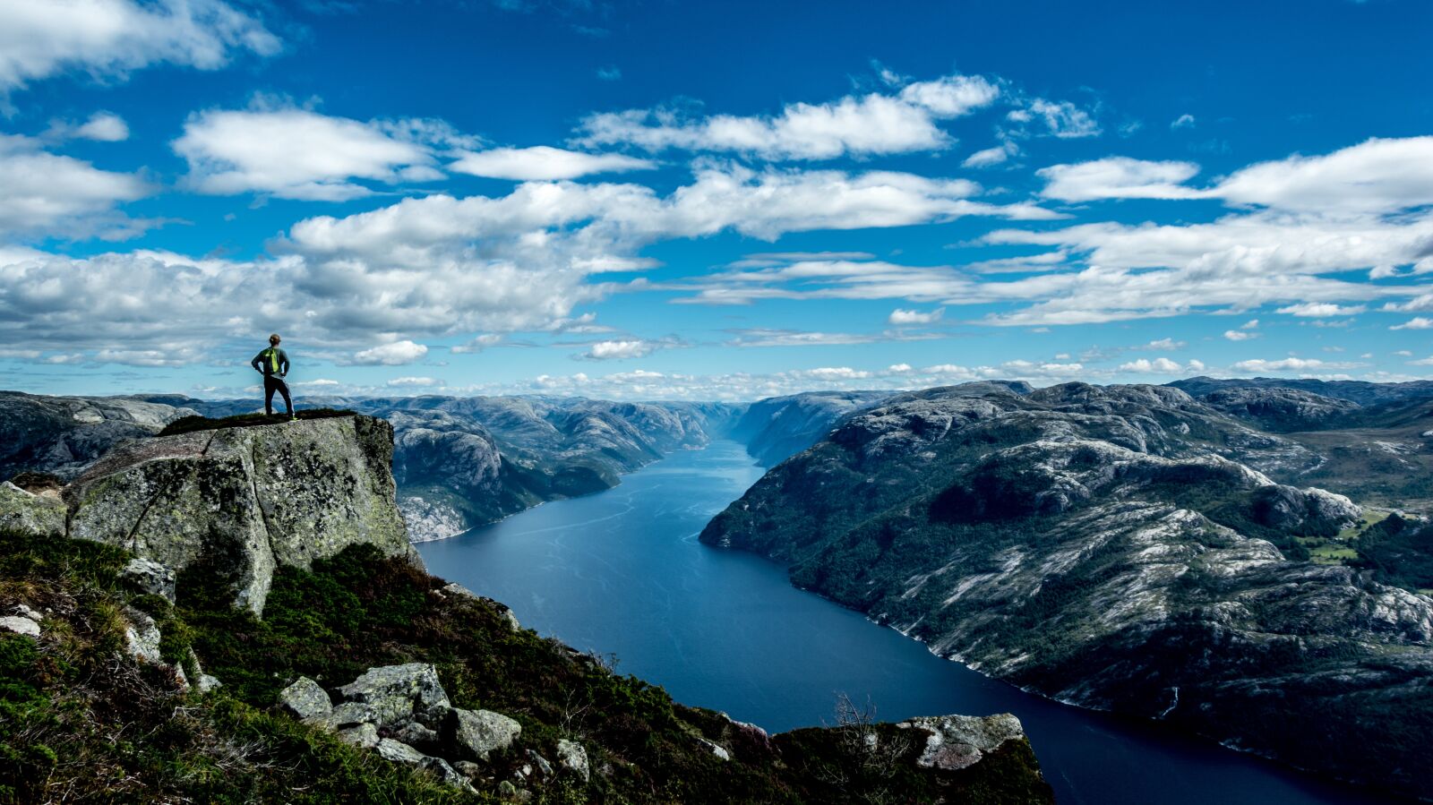 Nikon D5200 sample photo. Adventure, clouds, hike photography