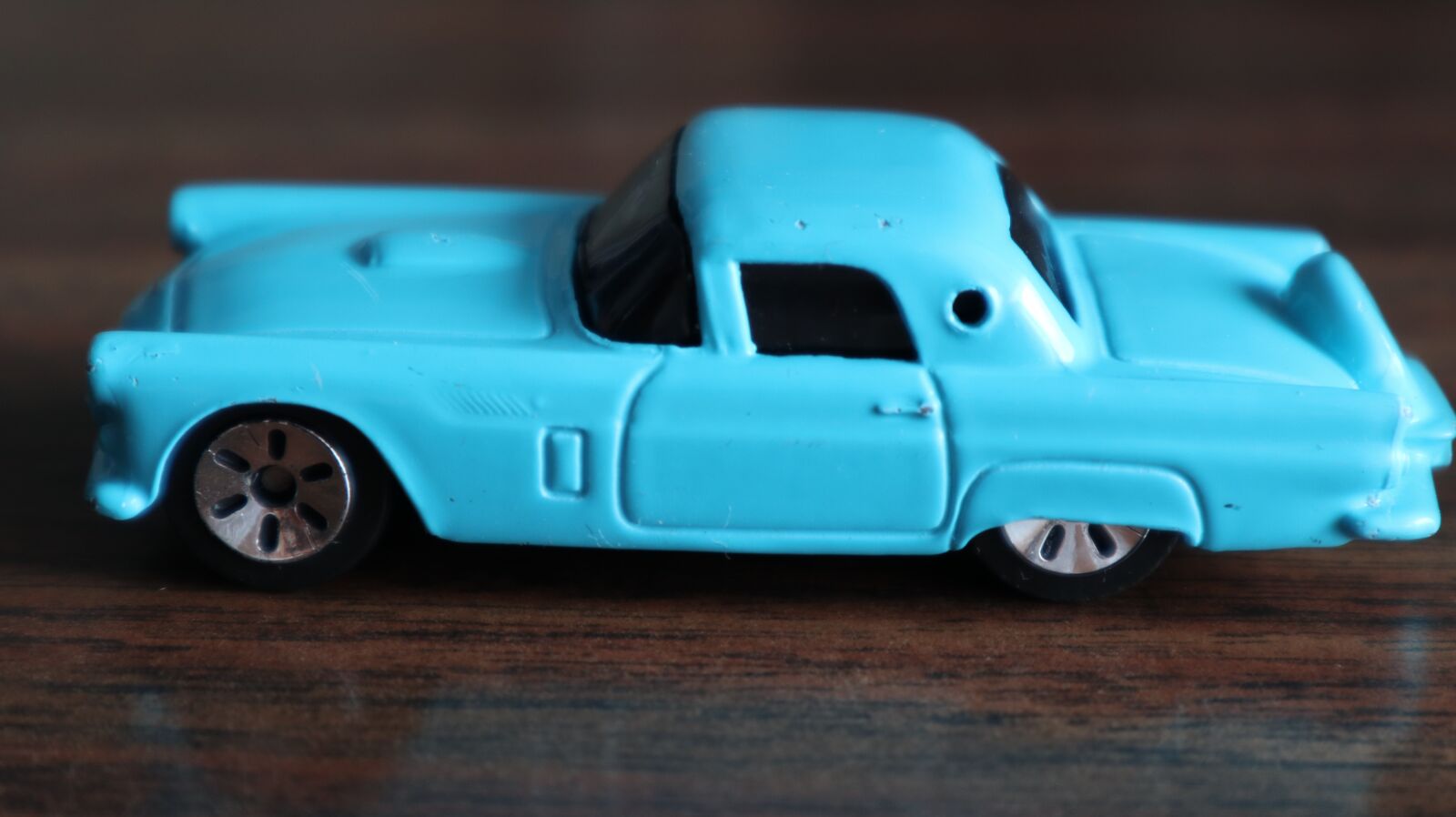 Canon EF-M 15-45mm F3.5-6.3 IS STM sample photo. Blue car, classical, car photography