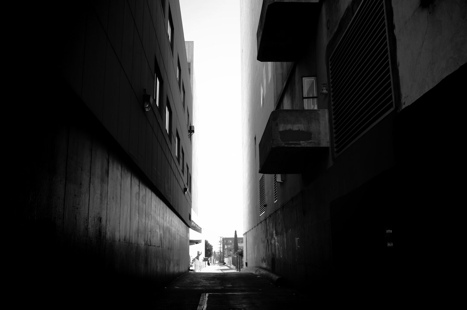 Fujifilm FinePix X100 sample photo. Alley, street, city photography