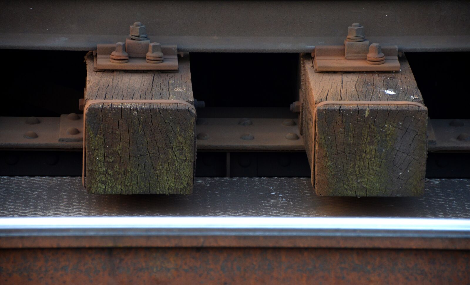 Nikon D3200 sample photo. Zweisam, railway, threshold photography