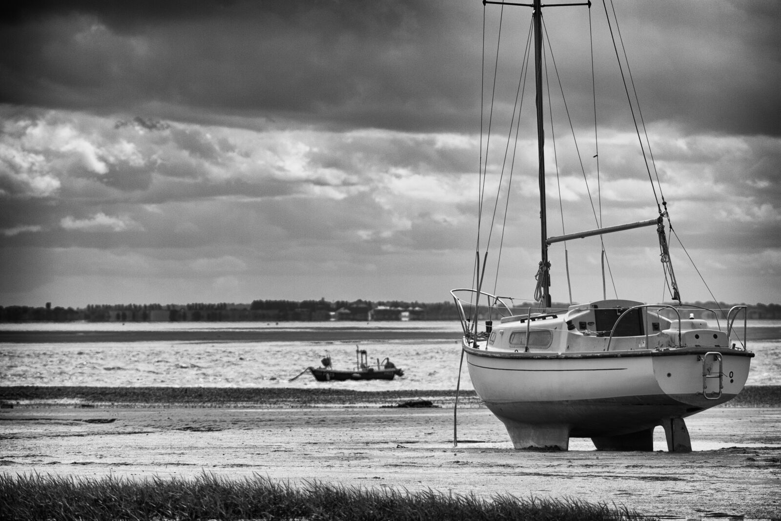 Canon EF 75-300mm f/4-5.6 sample photo. Abandoned, boat, b w photography