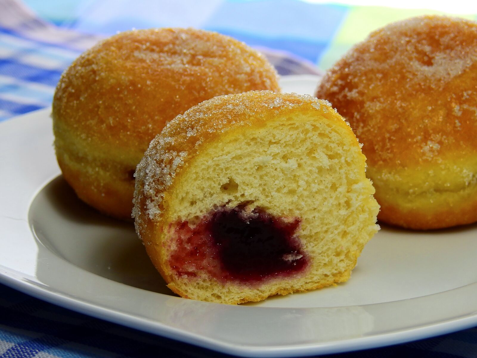 Nikon Coolpix P900 sample photo. Berlin, nibble, eat photography