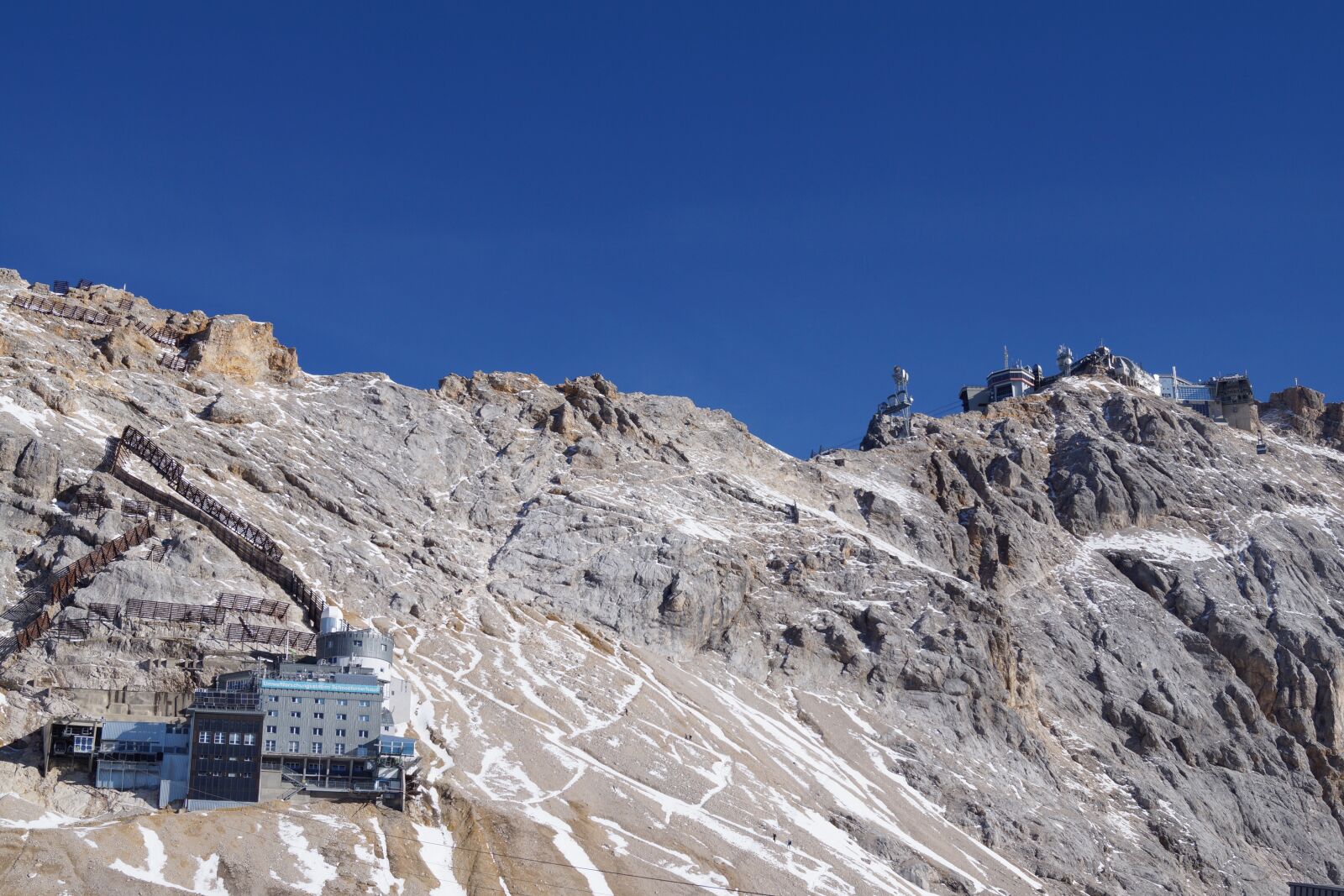 Sony SLT-A65 (SLT-A65V) + Sony DT 18-55mm F3.5-5.6 SAM sample photo. Cable car, zugspitze, mountain photography