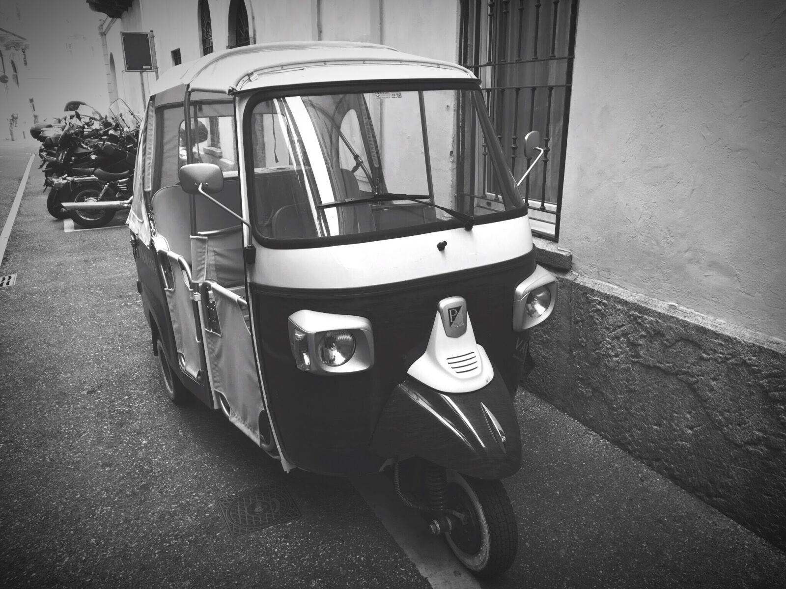 Apple iPhone 6s sample photo. Piaggio, kleinstlastwagen, retro photography