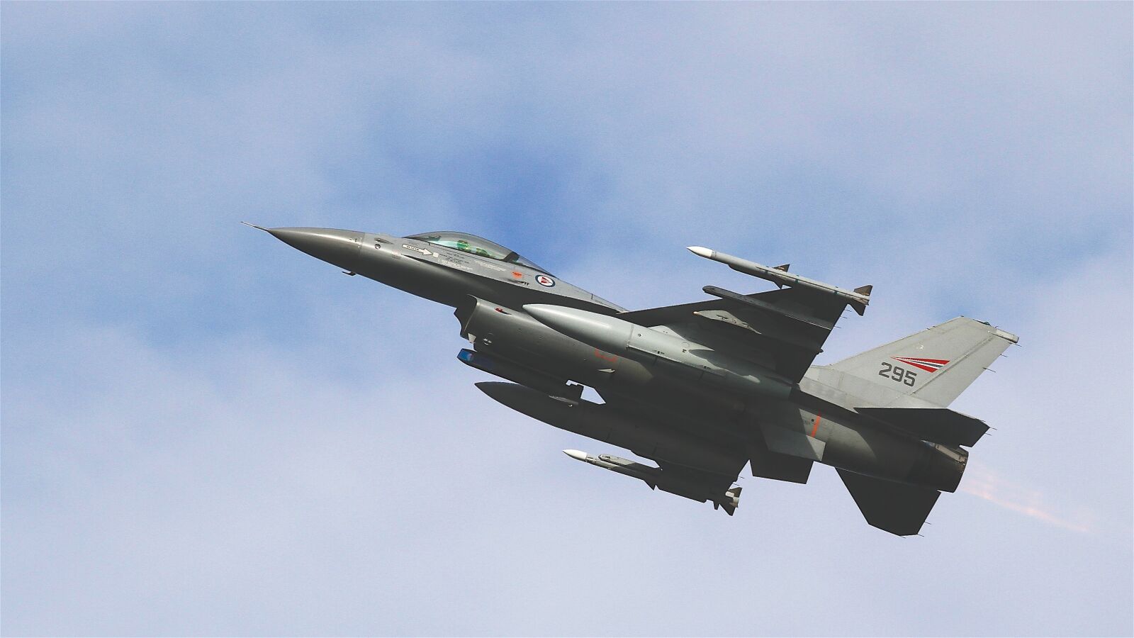 Canon EOS 7D sample photo. Aircraft, jet, fighter photography