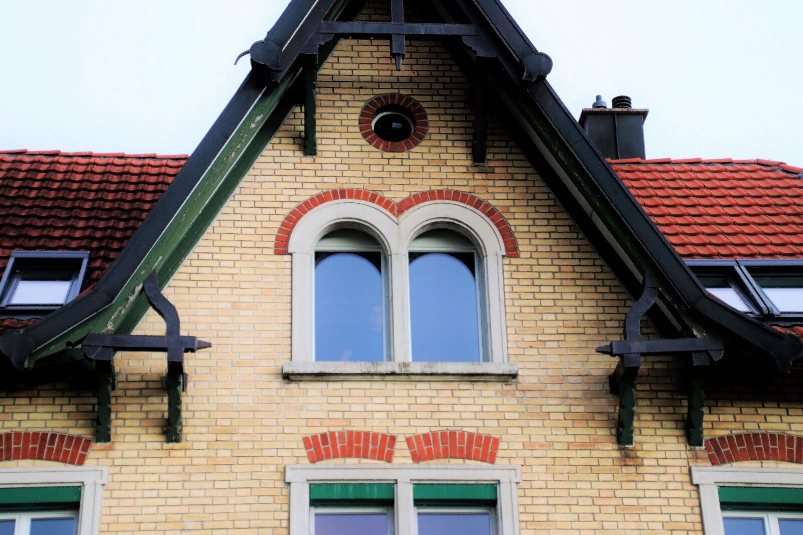 Canon EOS 80D sample photo. Old, building, residential photography