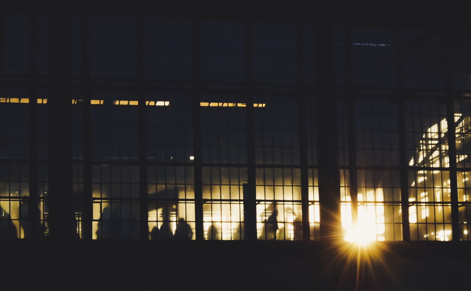 Pentax K-30 sample photo. Railway station, sun, silhouette photography