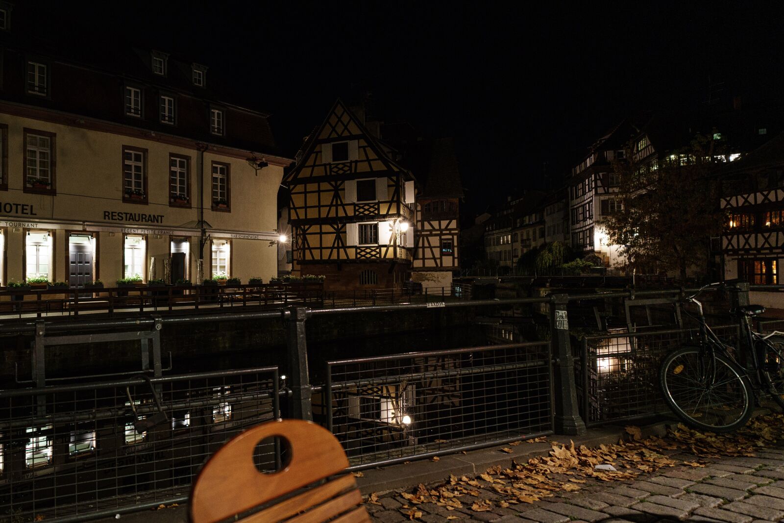 E 21mm F2.8 sample photo. Night, france, water photography
