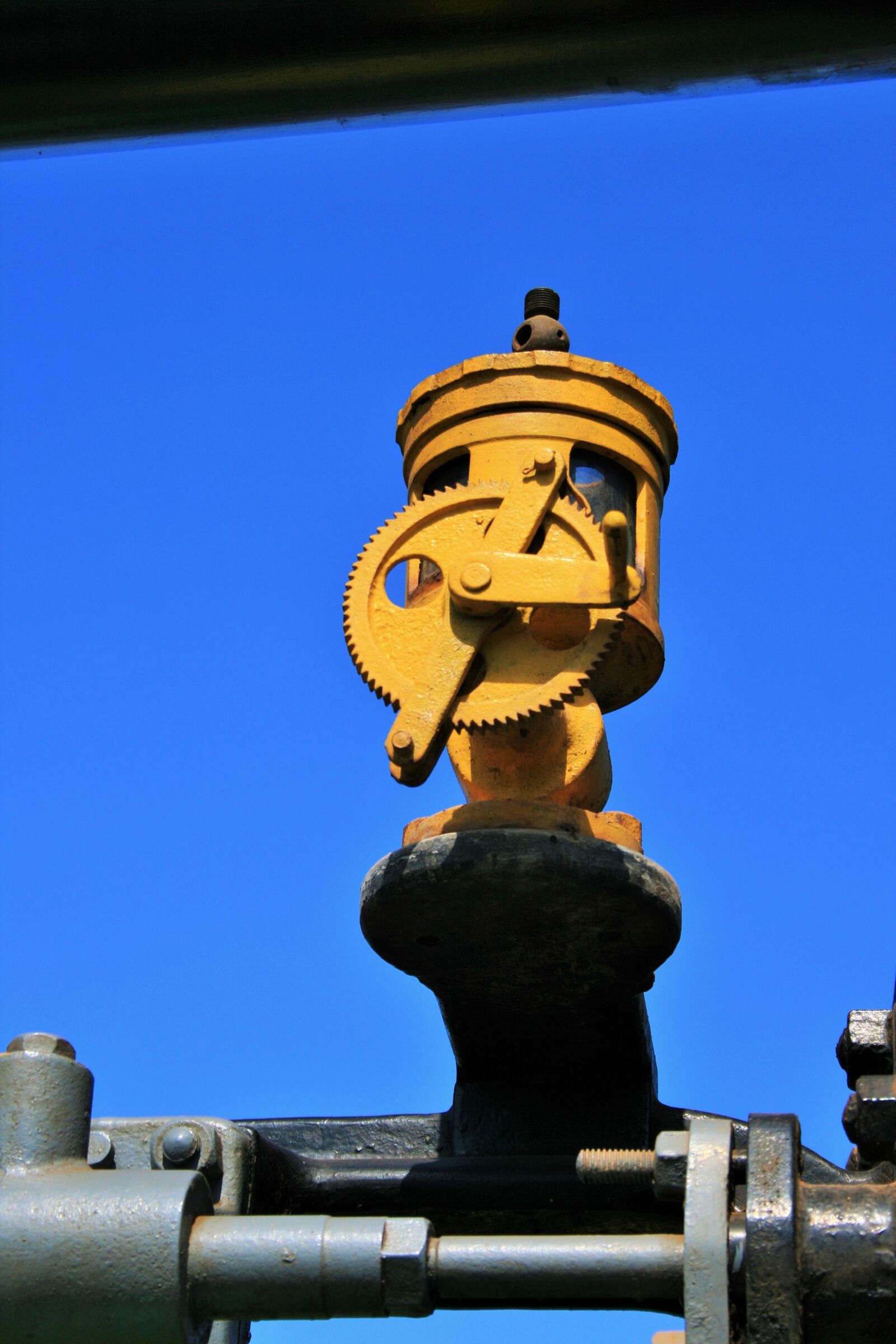 Canon EOS 400D (EOS Digital Rebel XTi / EOS Kiss Digital X) sample photo. Steam engine, components, metal photography