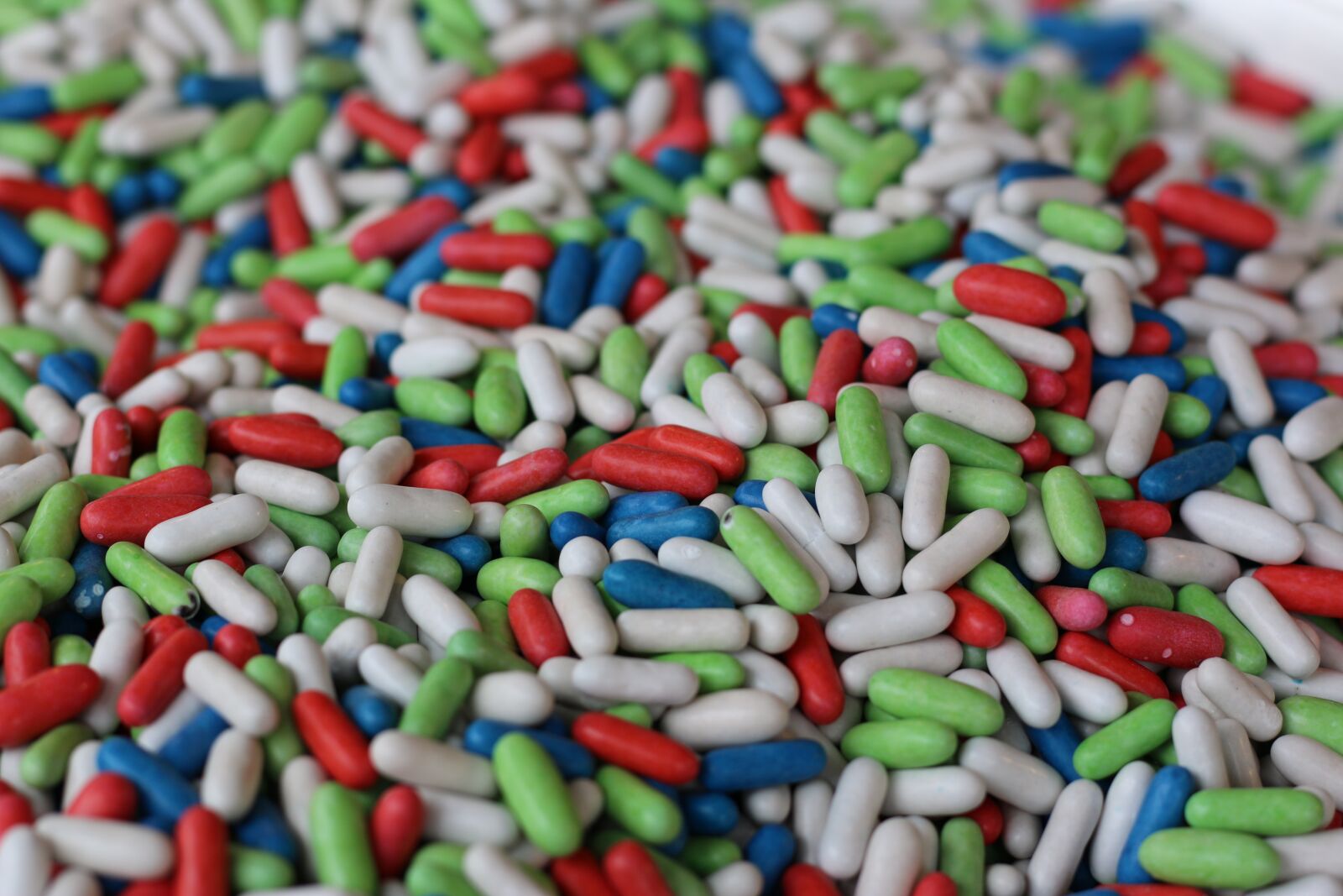 Canon EOS 70D + Canon EF 50mm F1.8 STM sample photo. Candy, gluttony, festival photography