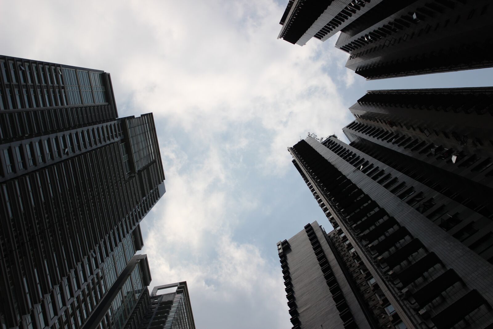 Canon EOS 100D (EOS Rebel SL1 / EOS Kiss X7) sample photo. High rise building, sky photography