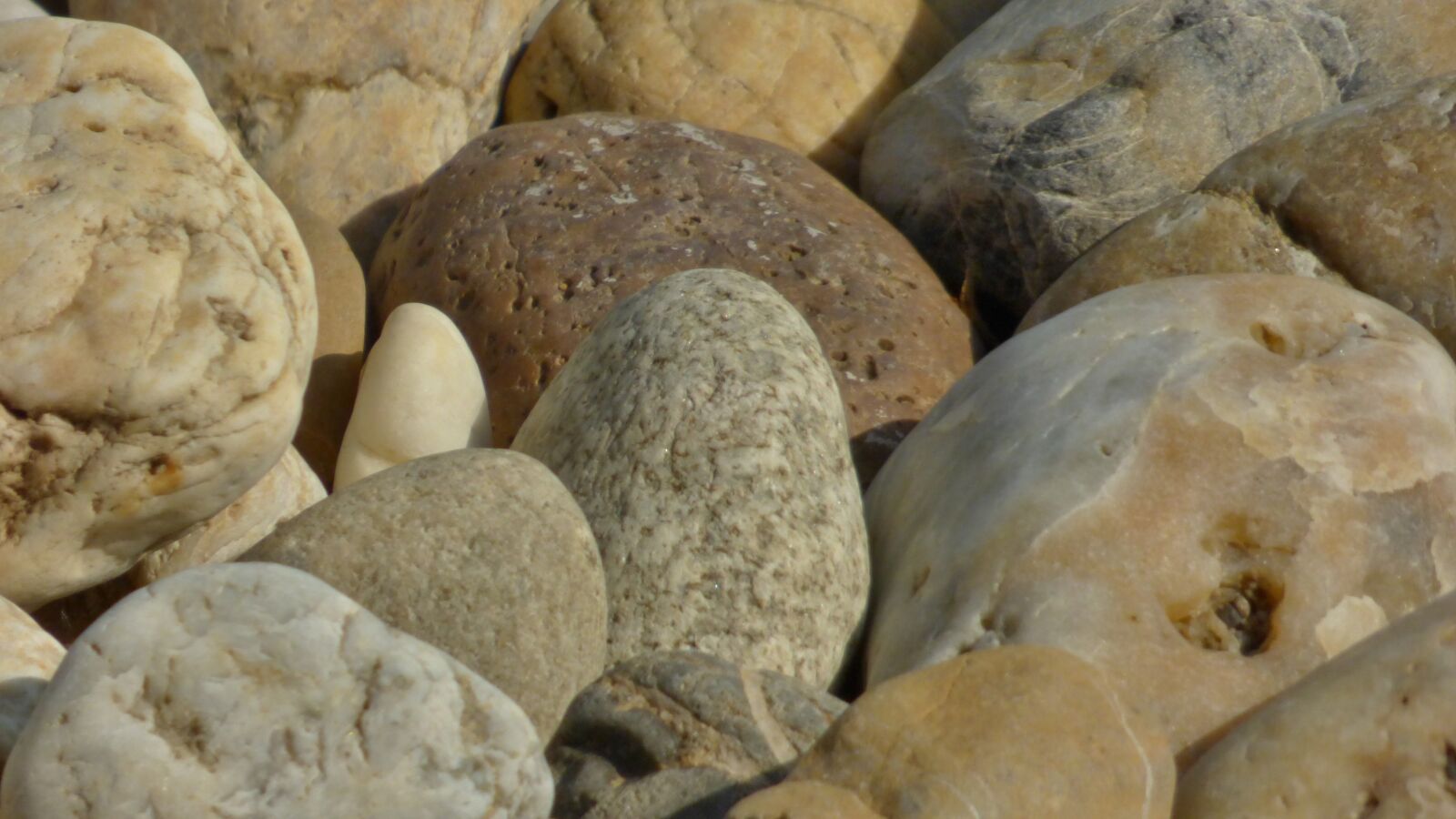 Panasonic DMC-FZ72 sample photo. Stones, prirodné, danube photography