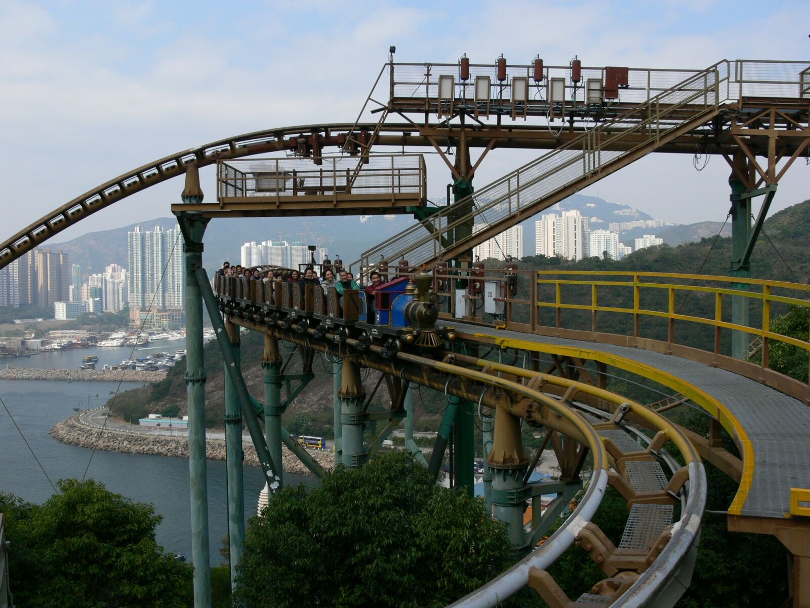Panasonic DMC-FZ30 sample photo. Train, hong kong, amusement photography