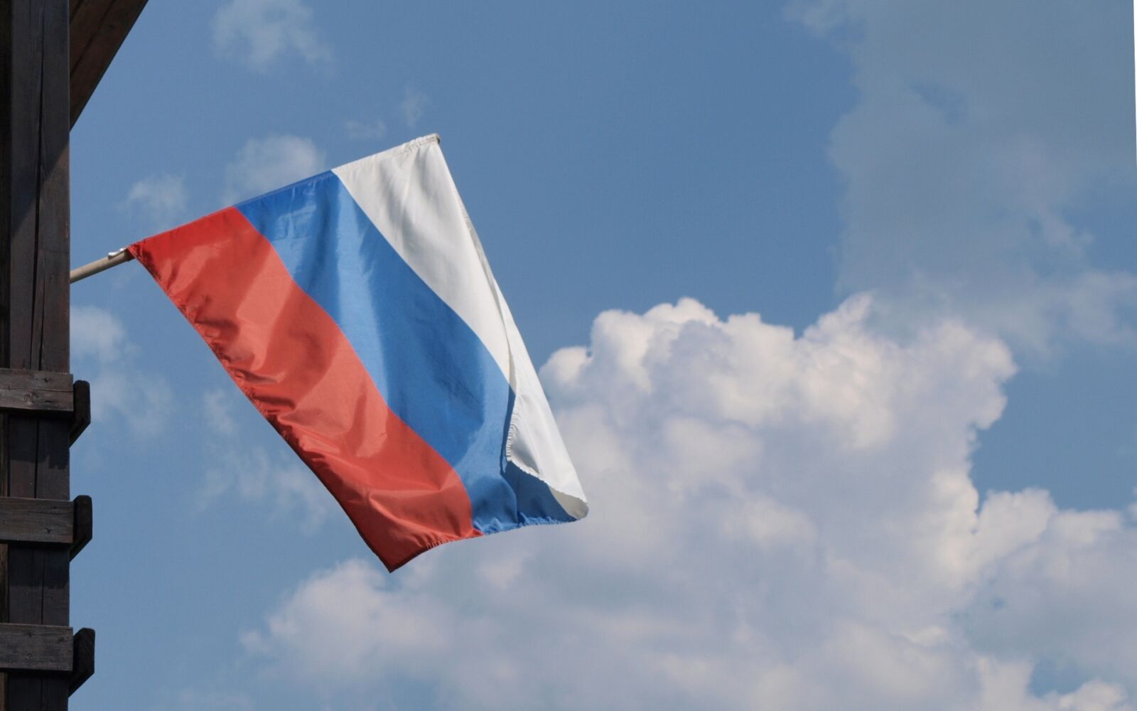 Olympus E-520 (EVOLT E-520) sample photo. Flag, russia, tricolor photography