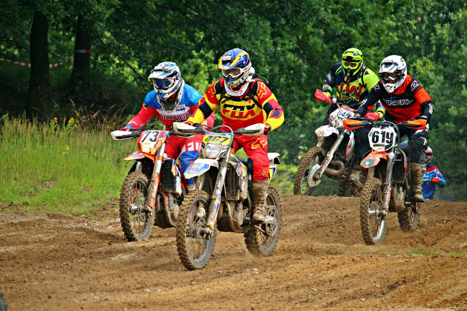 Canon EOS 100D (EOS Rebel SL1 / EOS Kiss X7) sample photo. Enduro, start, motocross photography