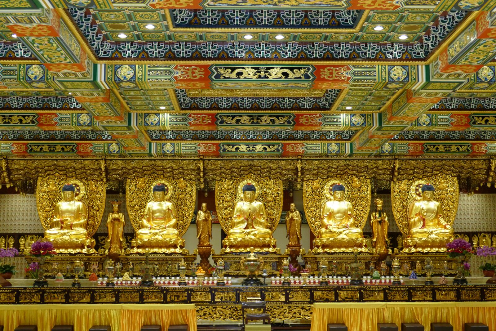 Panasonic Lumix DMC-FZ1000 sample photo. Temple, hong kong, asia photography