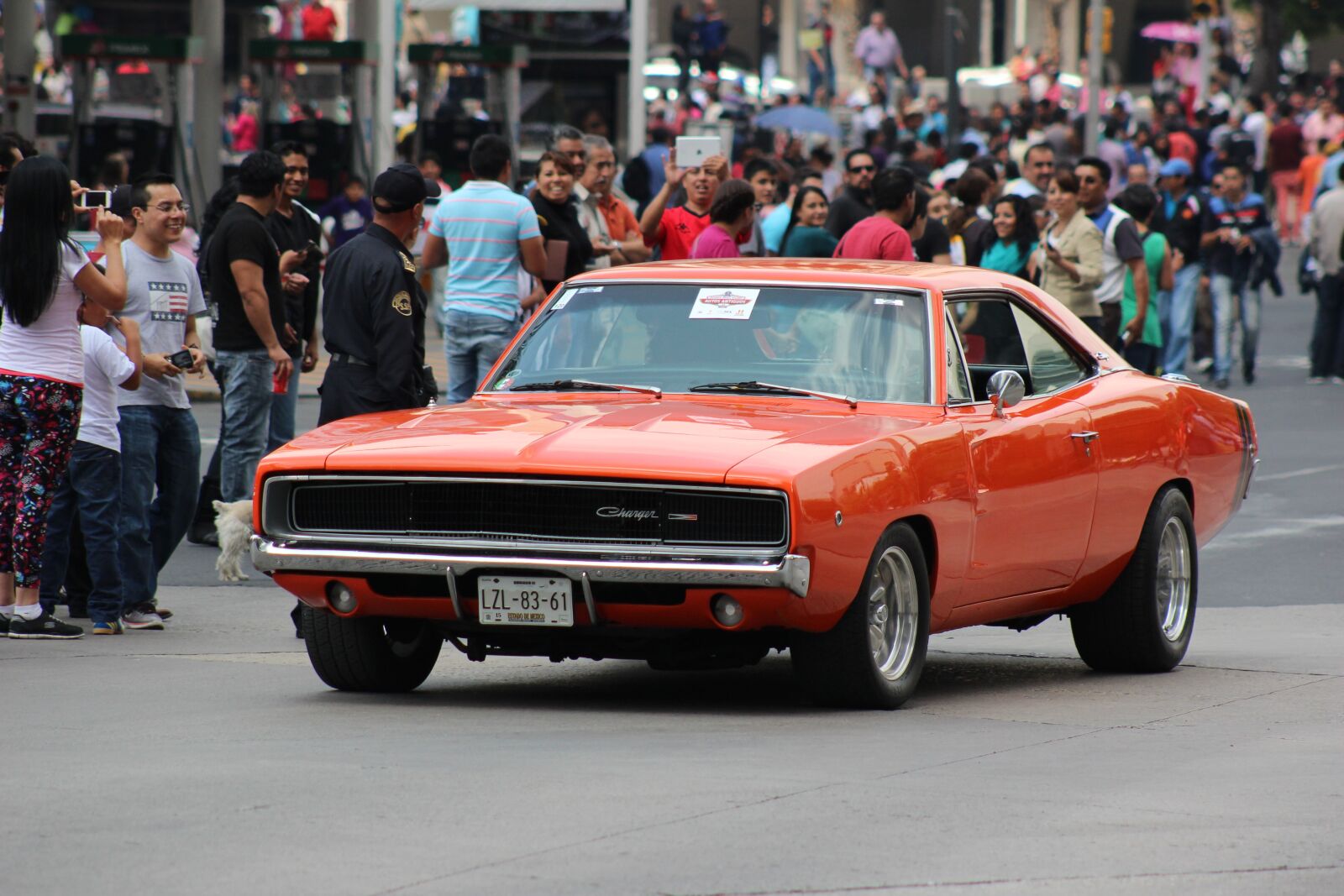 Canon EOS 600D (Rebel EOS T3i / EOS Kiss X5) sample photo. Dodge, charger, parade photography