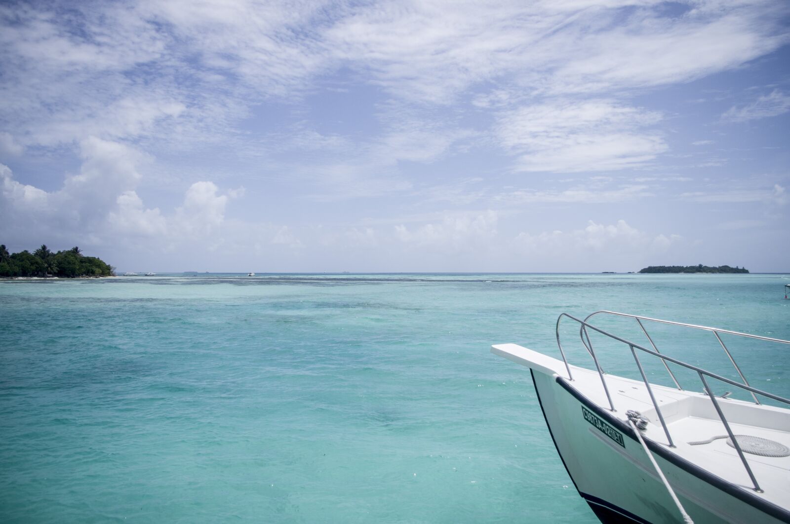 smc PENTAX-DA L 18-55mm F3.5-5.6 sample photo. Maldives, blue sky, white photography