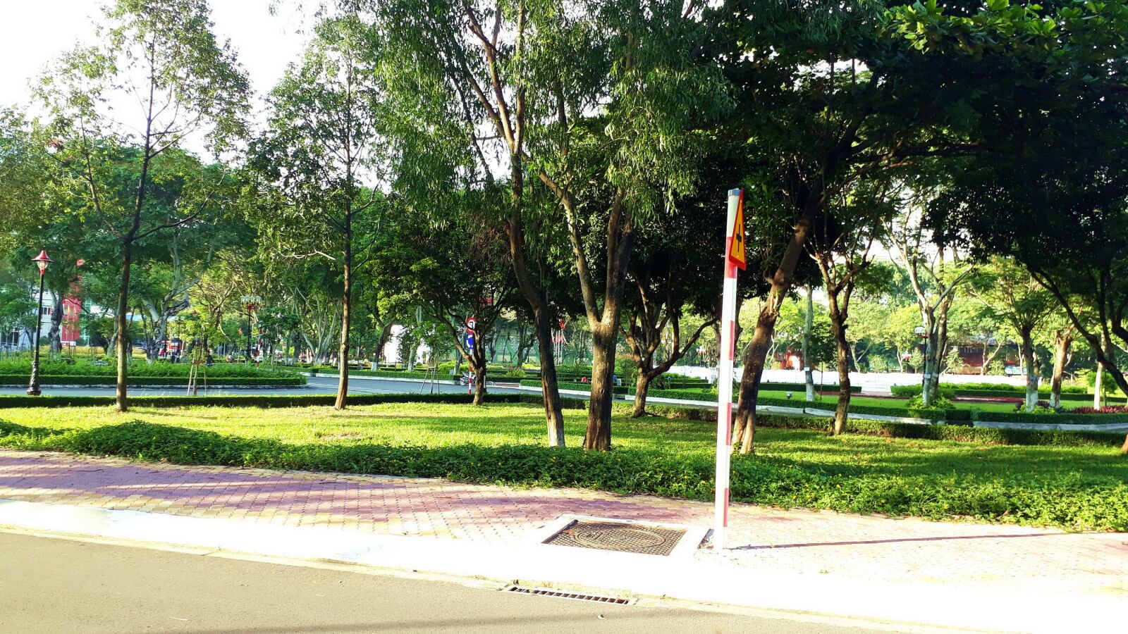 Samsung Galaxy J5 Prime sample photo. Park, trees, afternoon photography