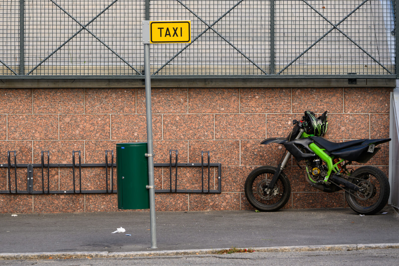 Nikon Z8 sample photo. Taxi stand photography