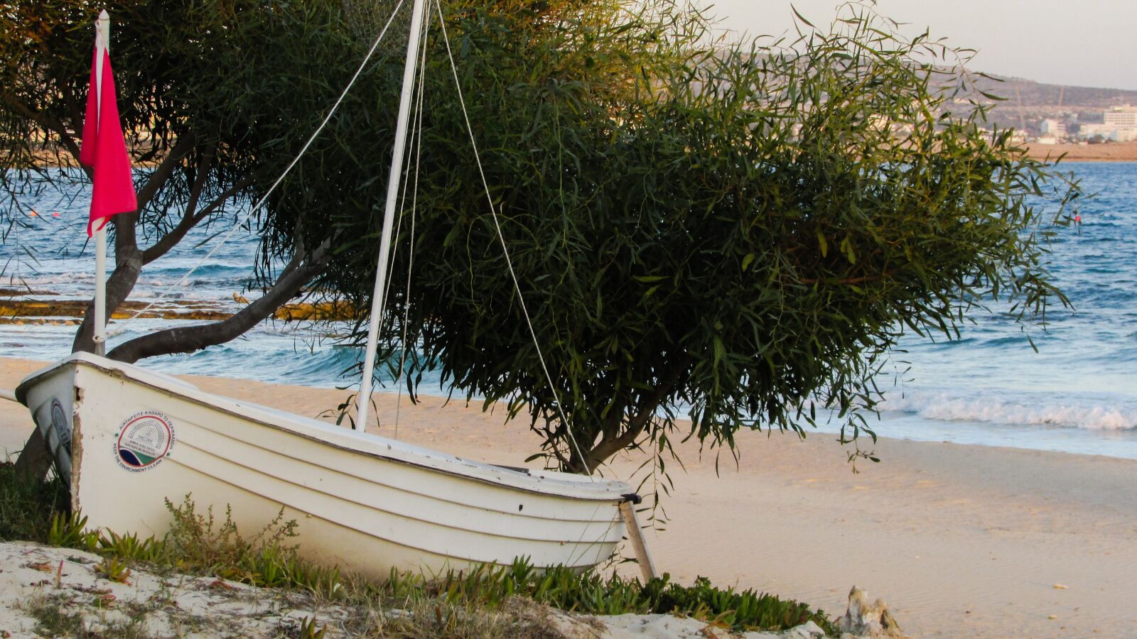 Canon PowerShot SX400 IS sample photo. Boat, beach, empty photography